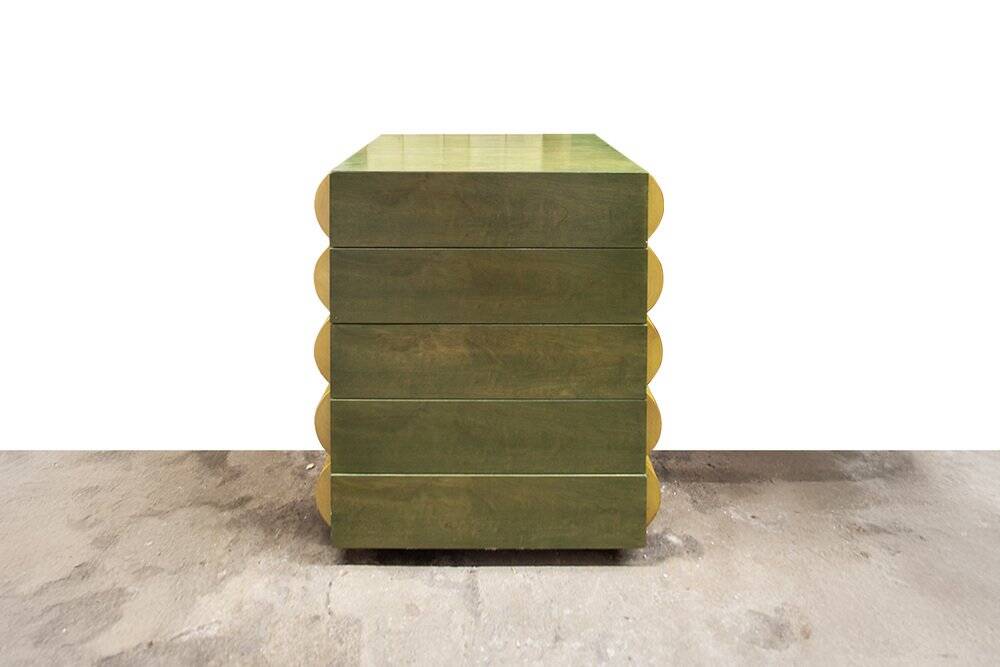 Cassettiera architettonica postmoderna in natural wood and wood tinto all'anilina, anni '80