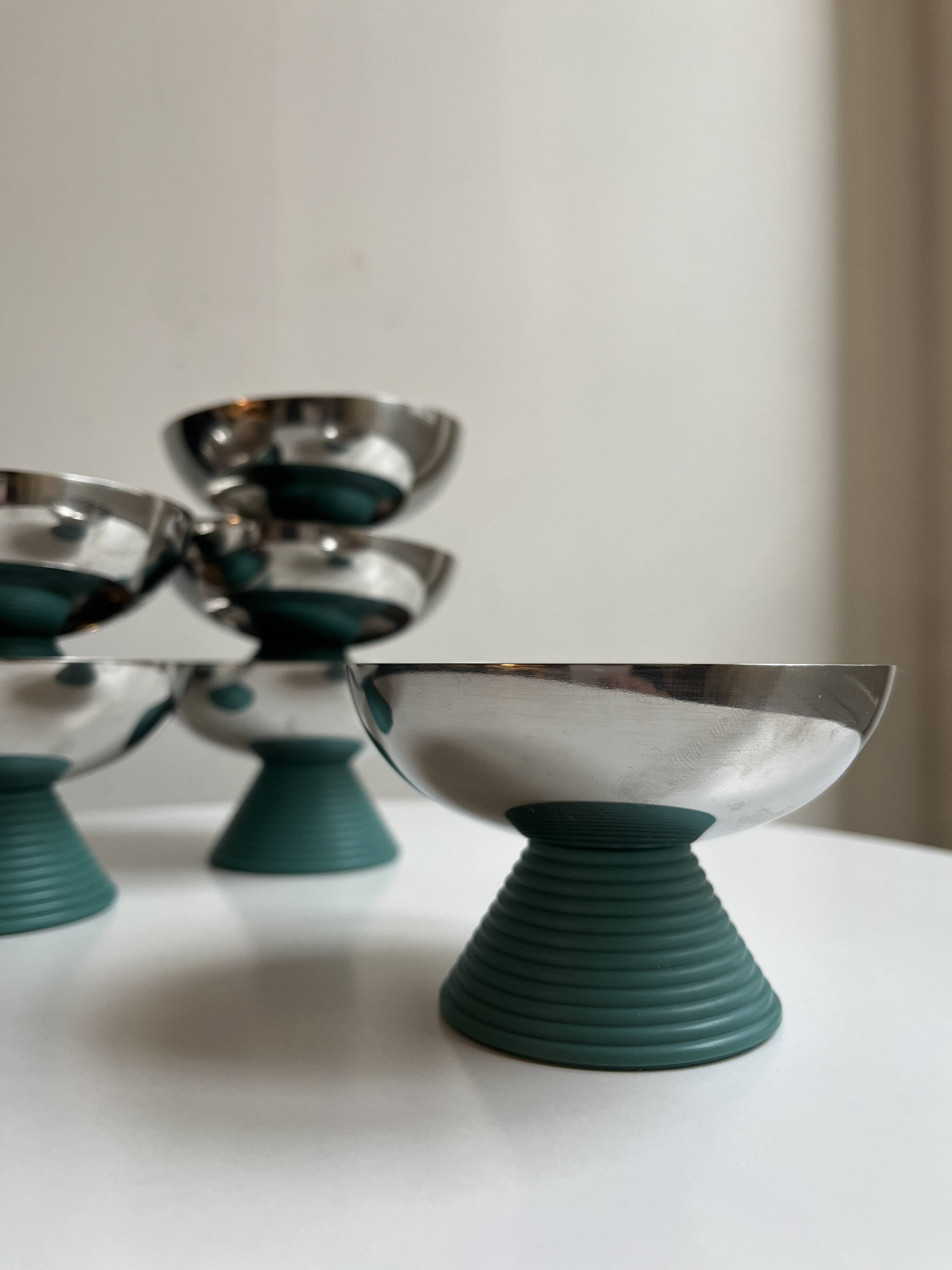 set of 6 ice cream cups in chrome metal and green plastic feet, design 1970