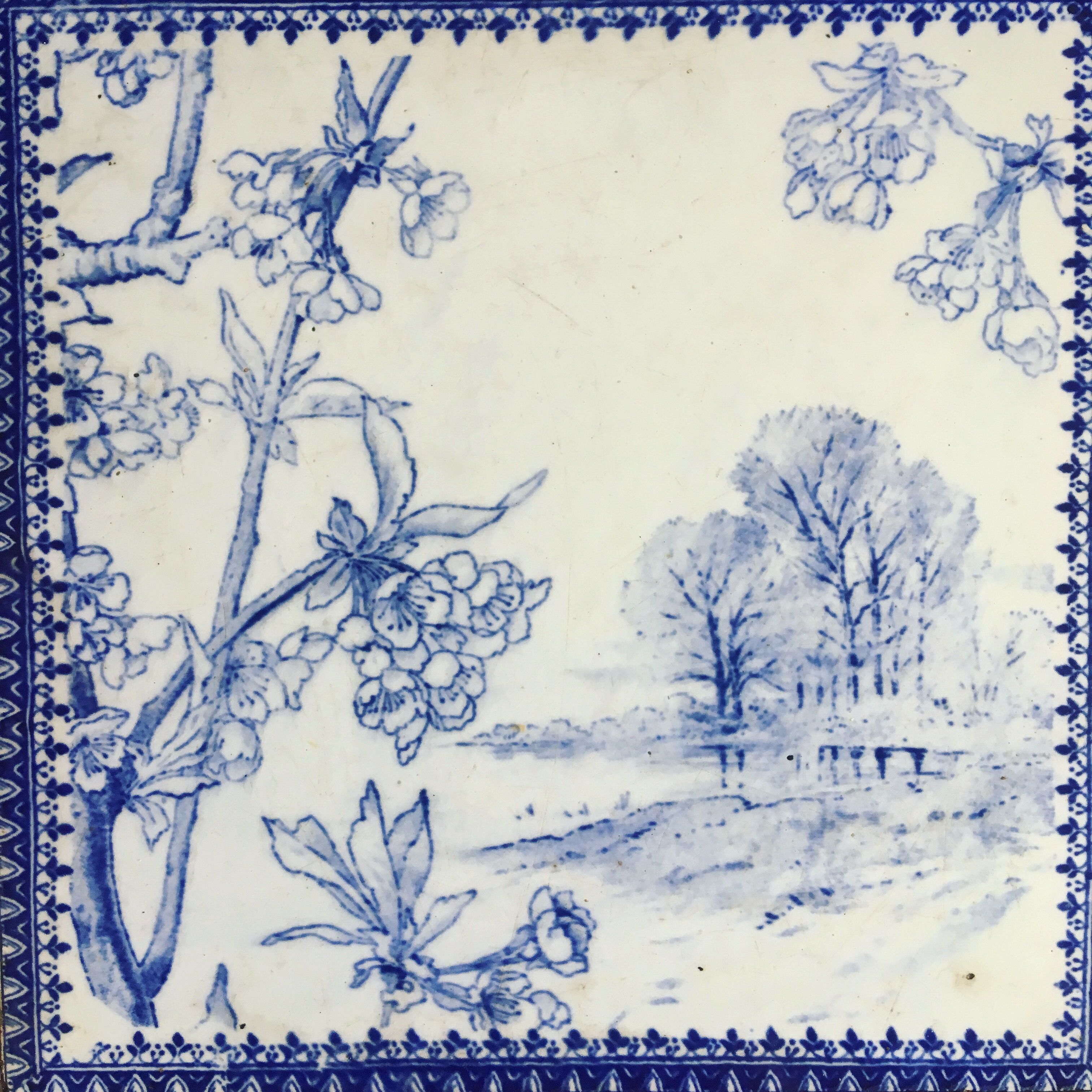 Under mat it in earthenware and wood 1920/1930