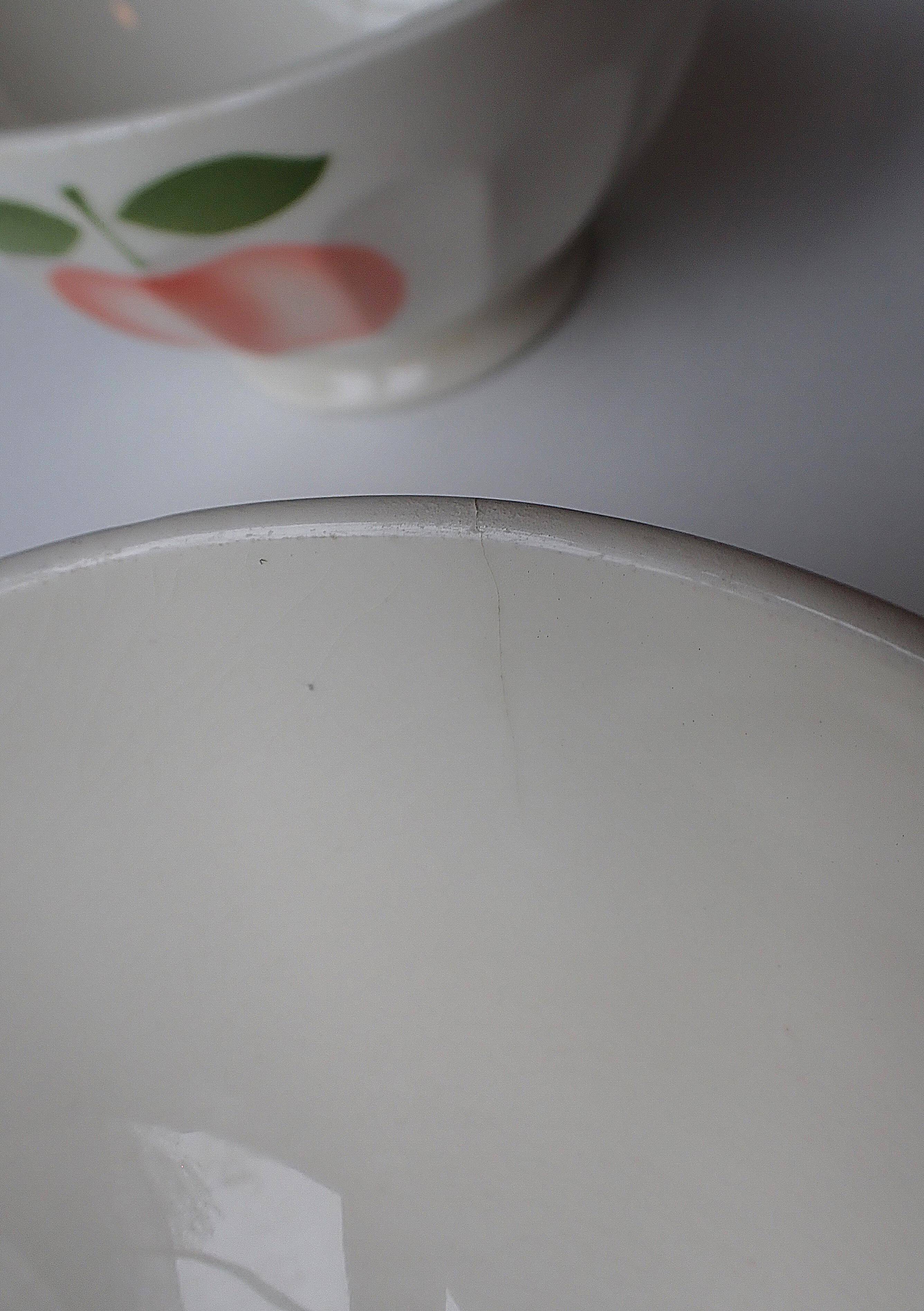 Lot de 2 anciens bols à facettes - motif pomme (ou pêche)