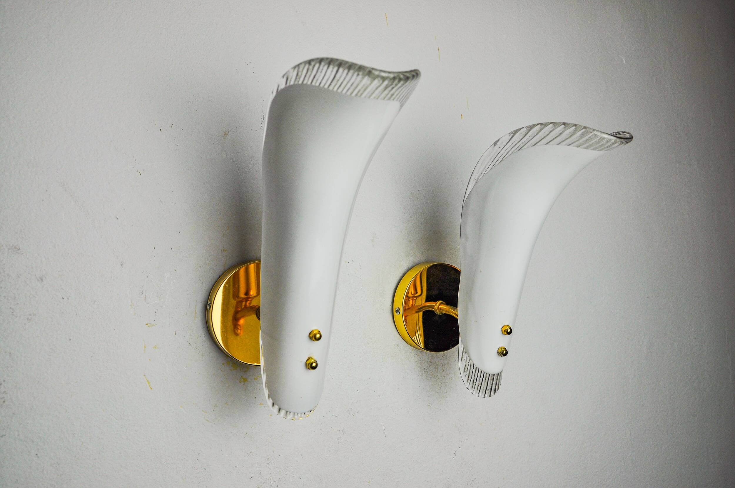 Pair of "leaf" wall lights, Murano glass, Italy, 1970