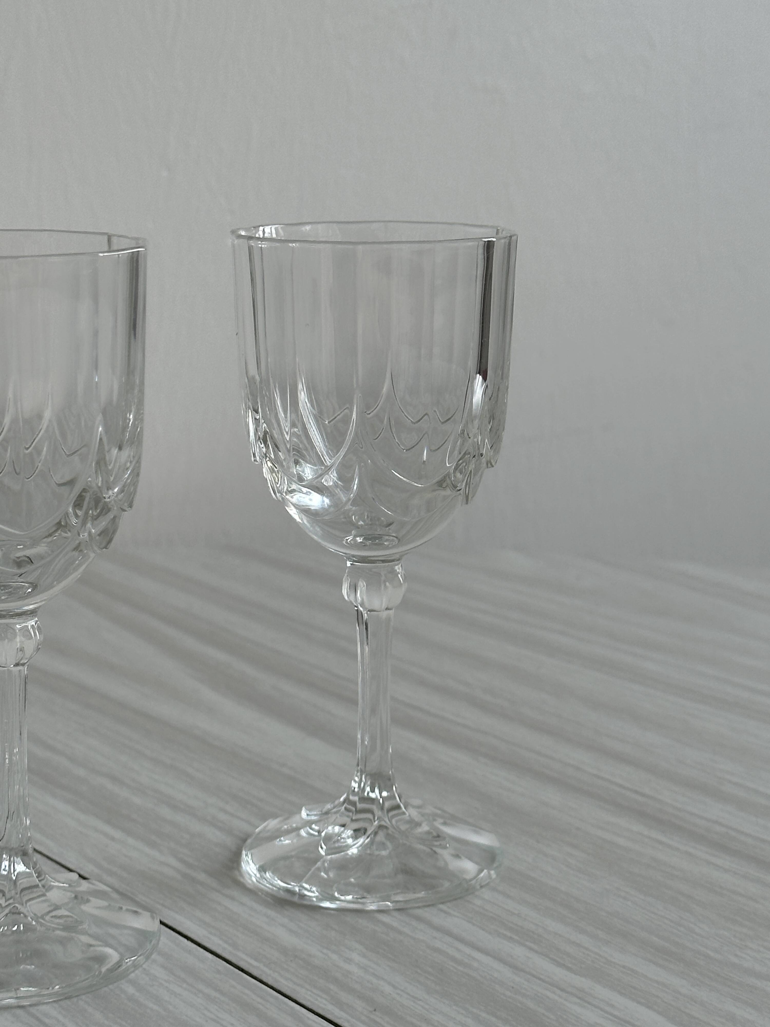 6 petal white wine/liquor glasses.