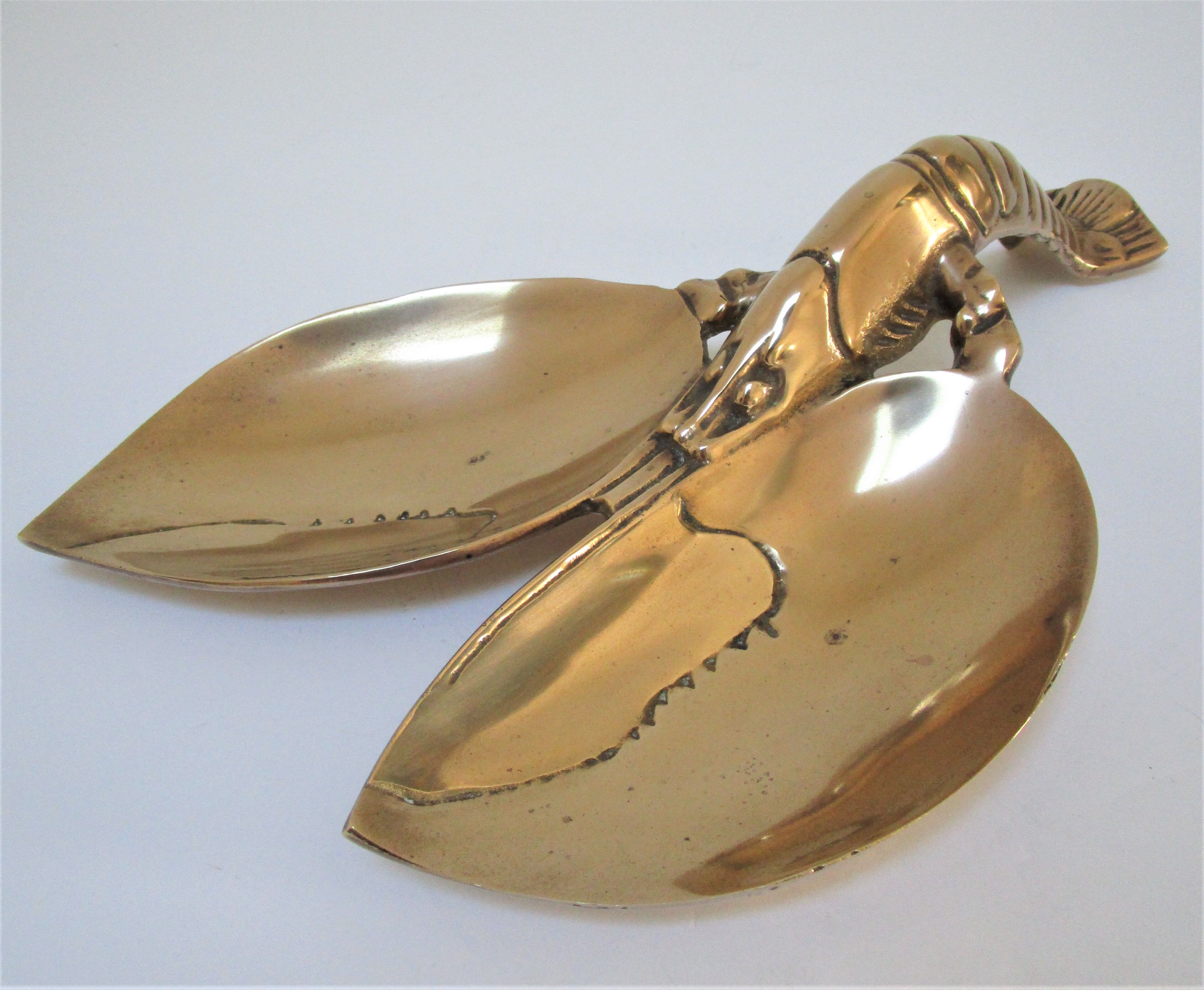 Solid brass lobster forming zoomorphic plateau