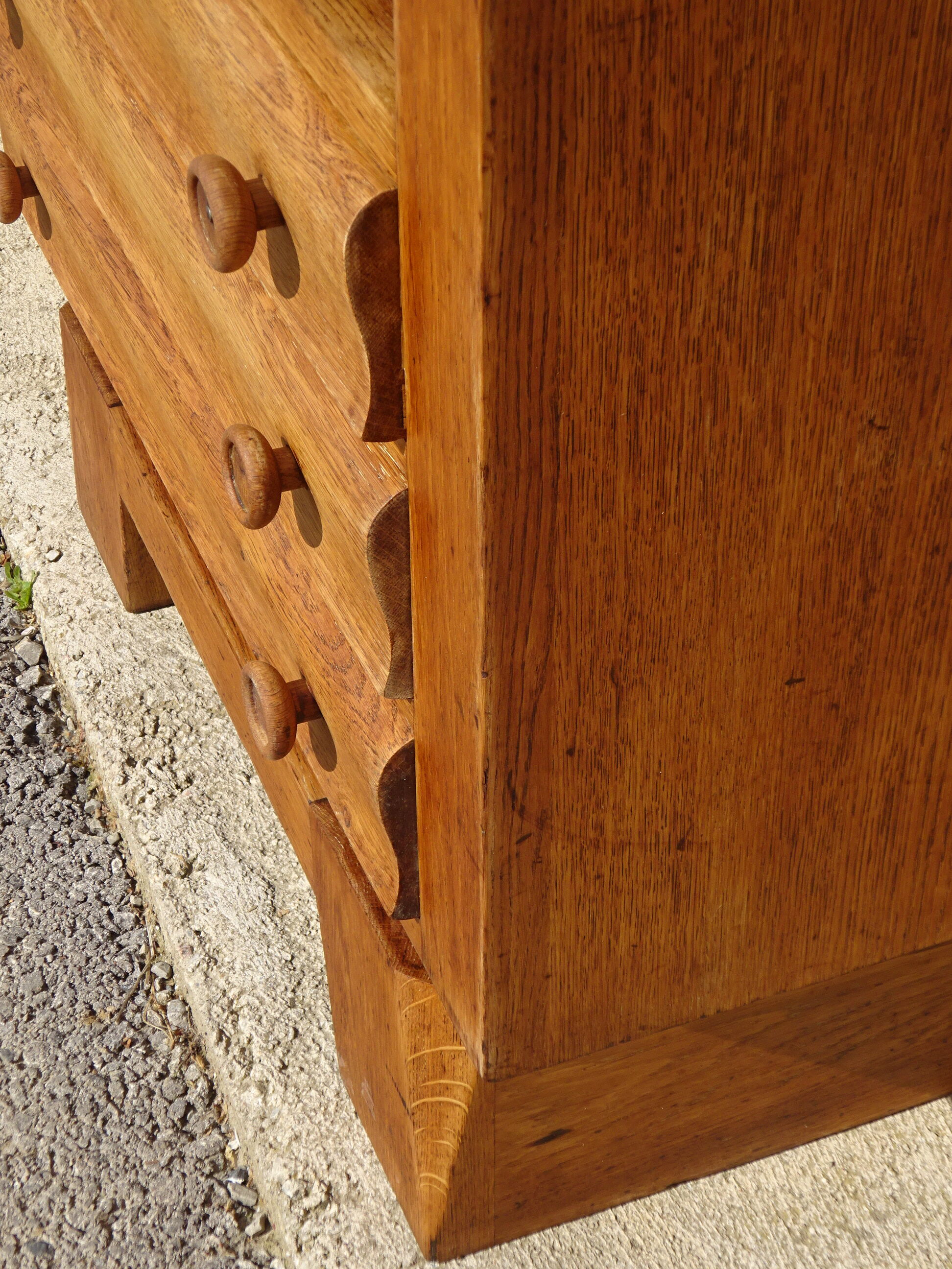 Old oak chest of drawers