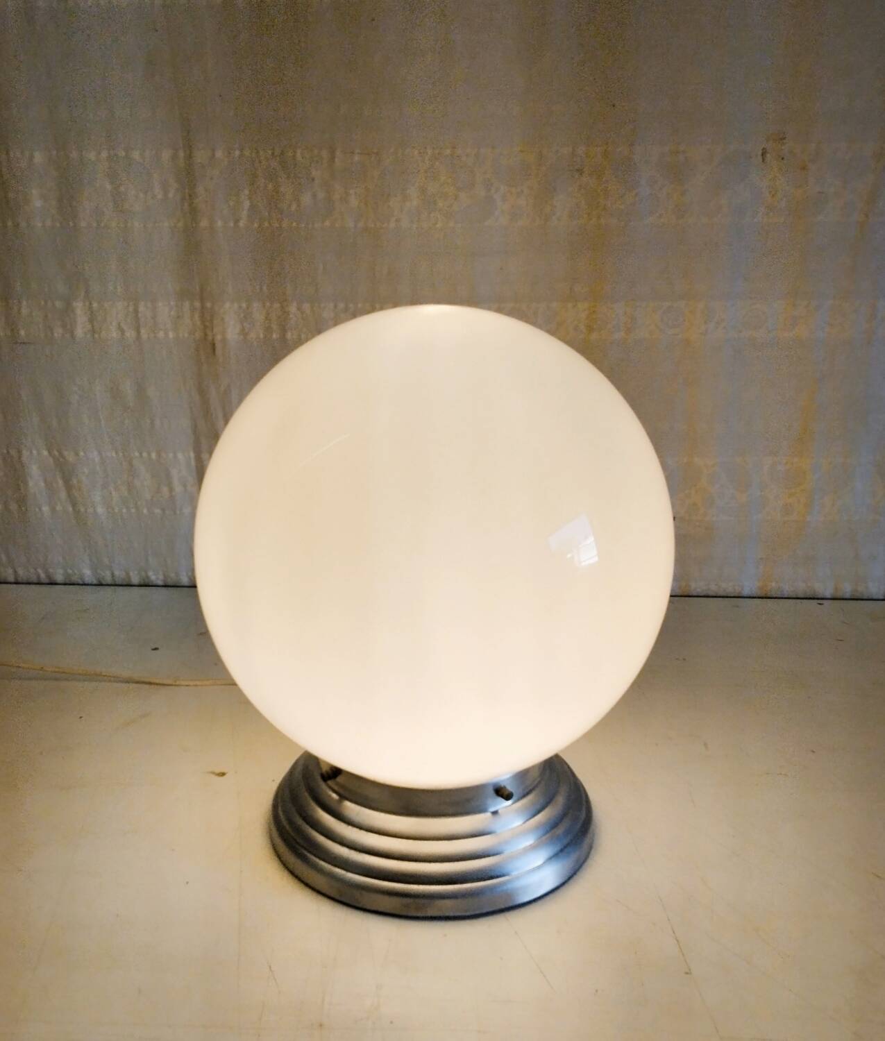 Table lamp globe opaline XXL diameter 30 cm - mid 20th century