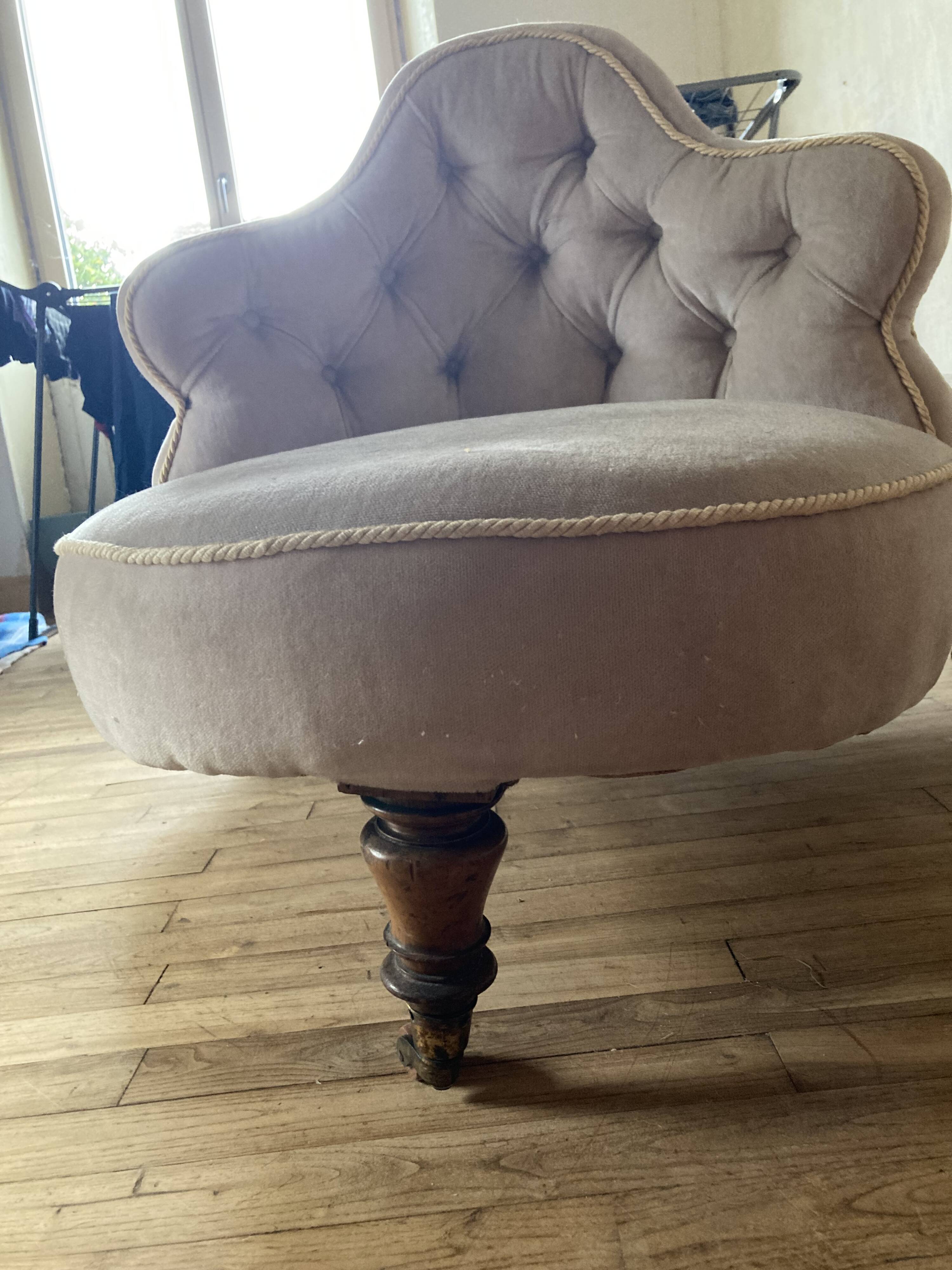 English confidant sofa