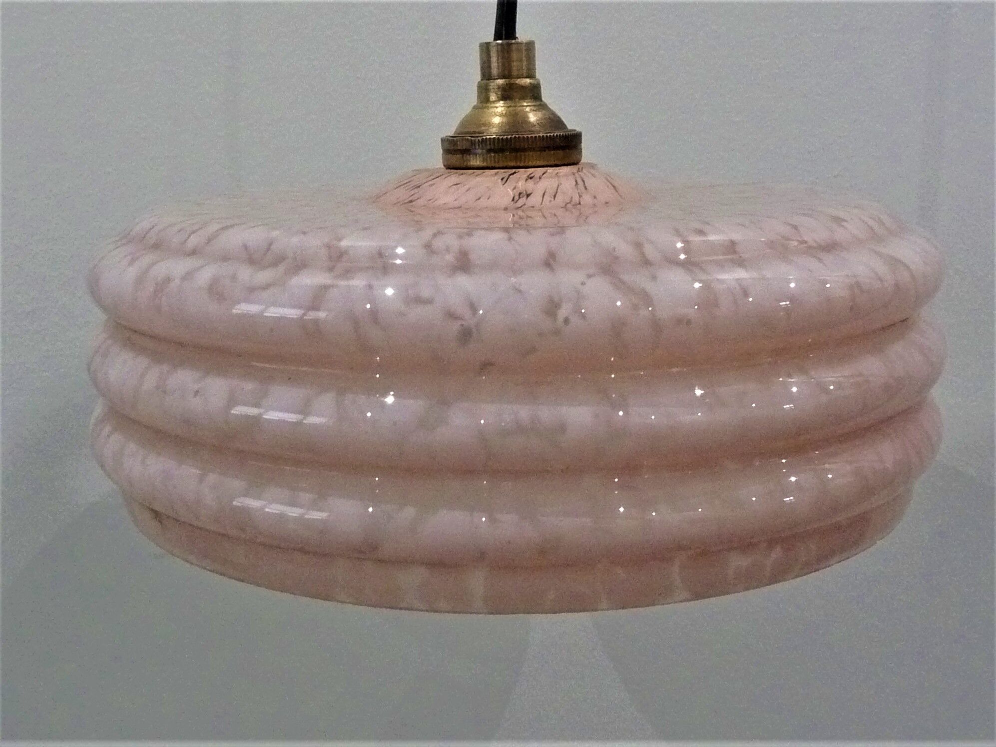 Clichy glass suspension