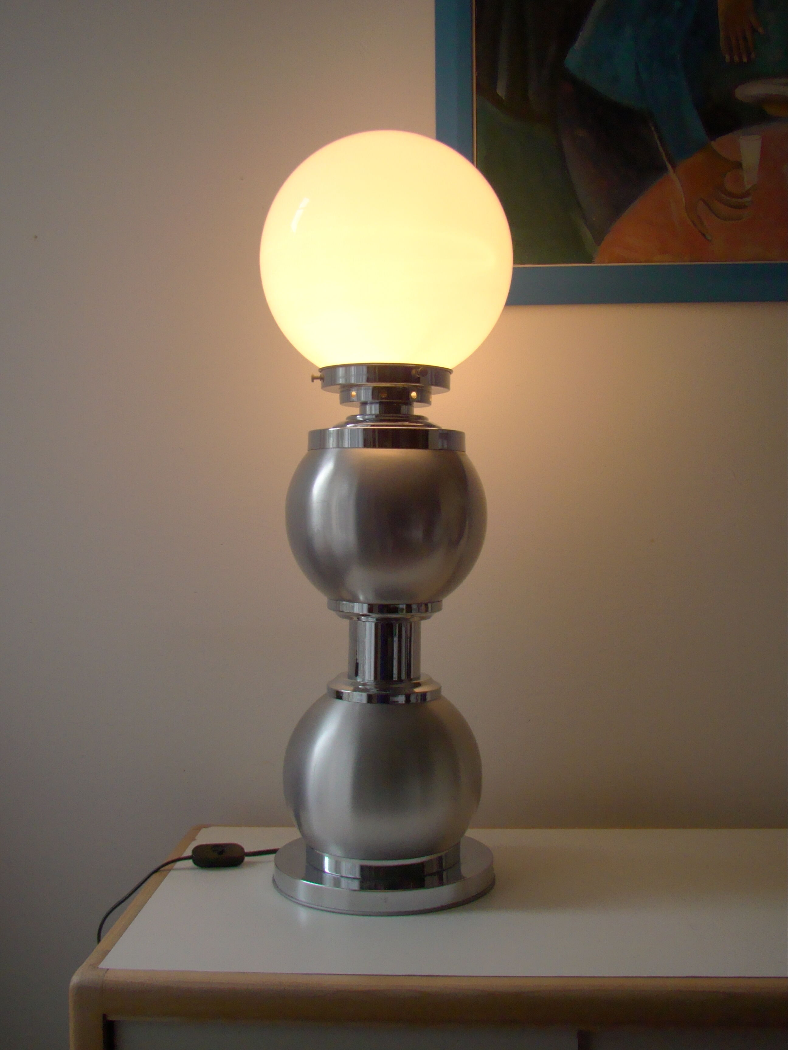 Lampe vintage aluminium et opaline signée