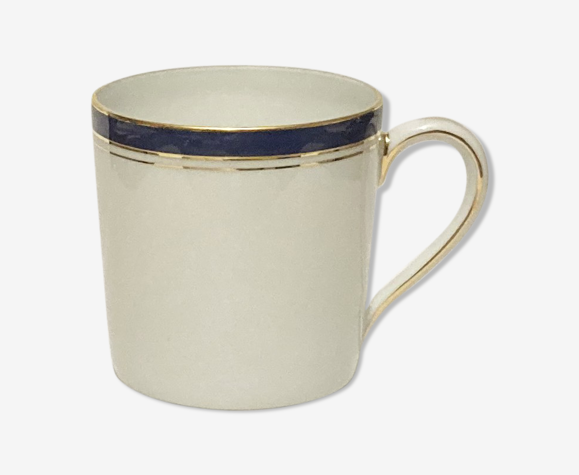 Tasse à café en porcelaine de Limoges blanche à filet bleu marine et or modèle Ambassade Haviland