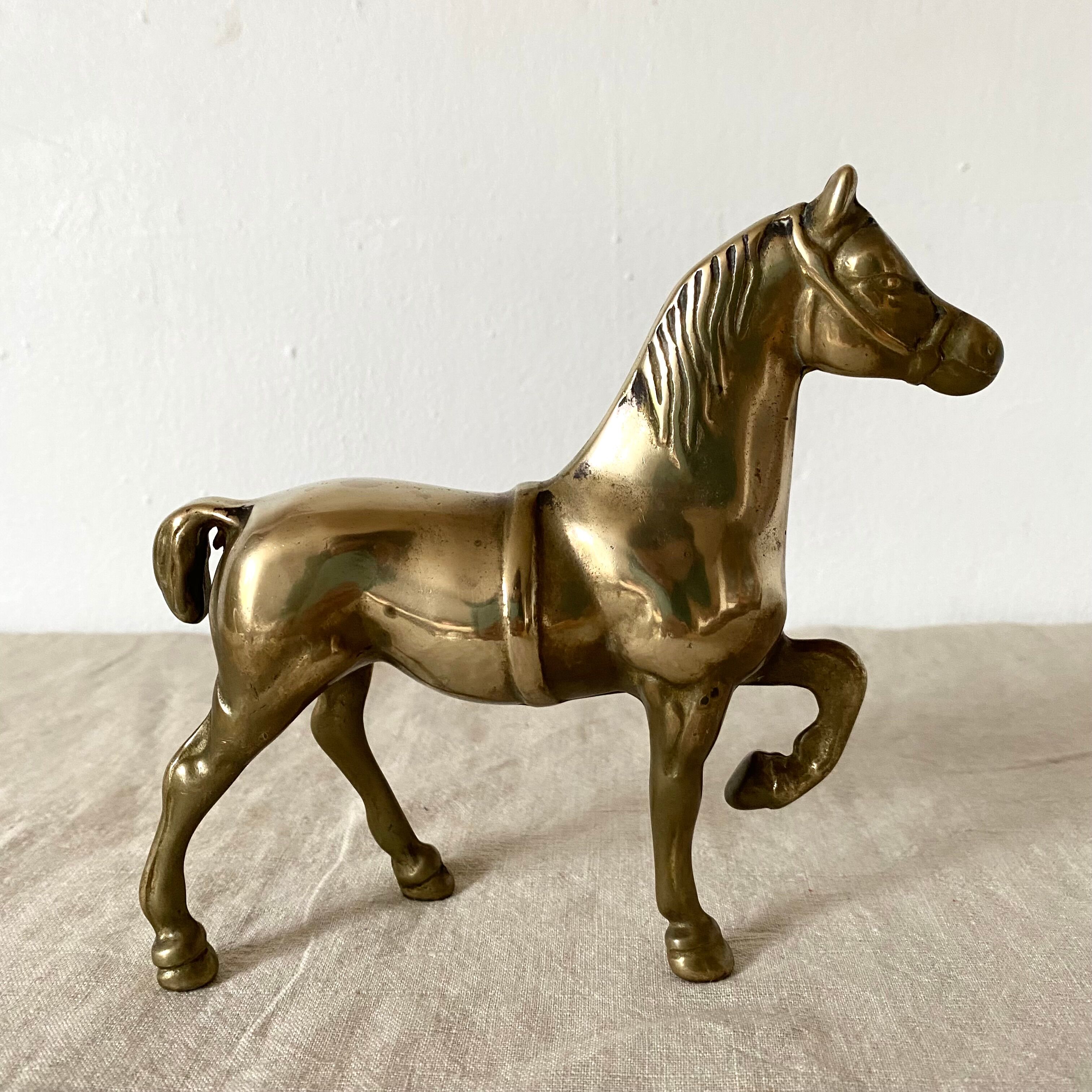Cheval en laiton doré