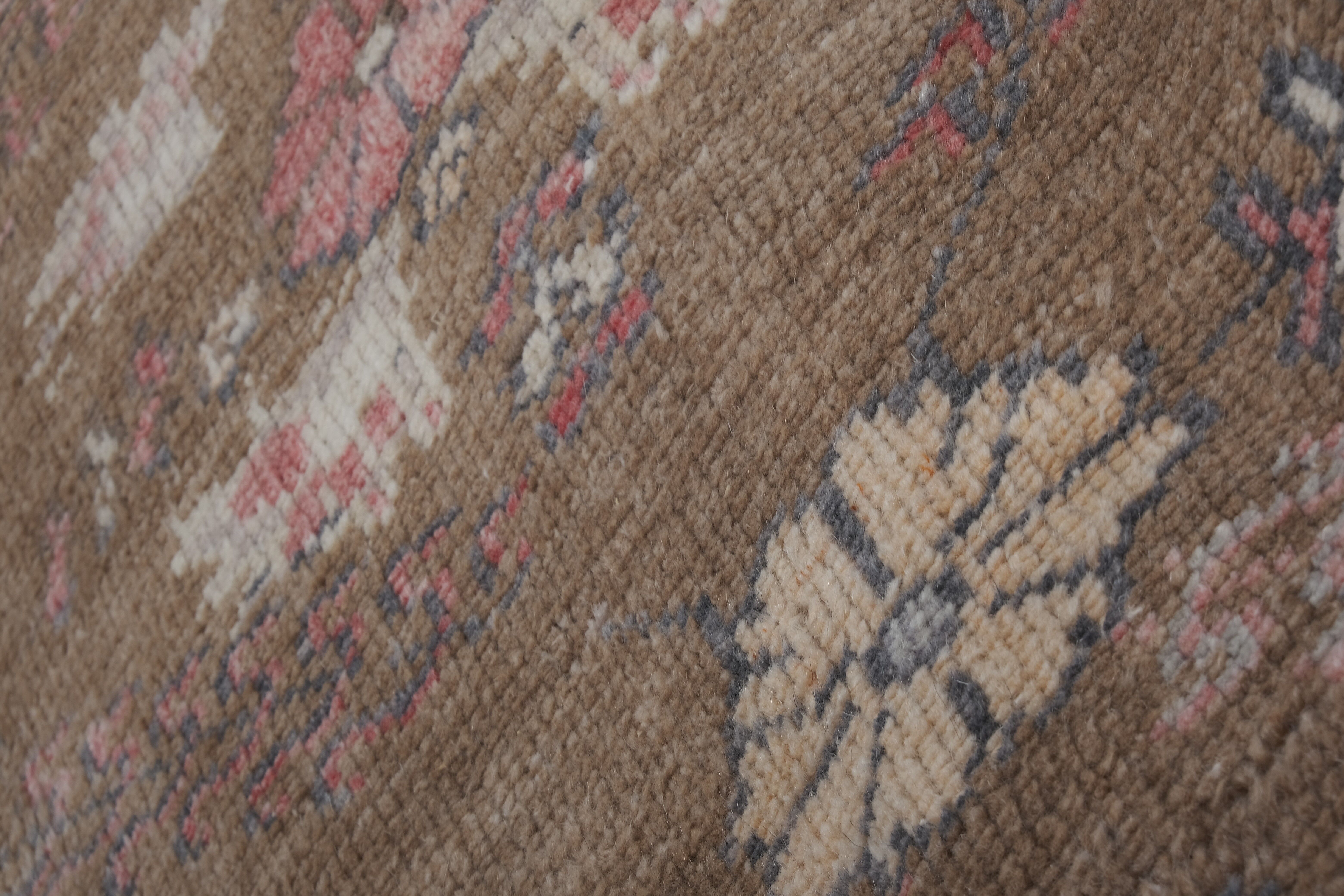 Vintage Turkish rug from Oushak, hand-woven 108x177 cm
