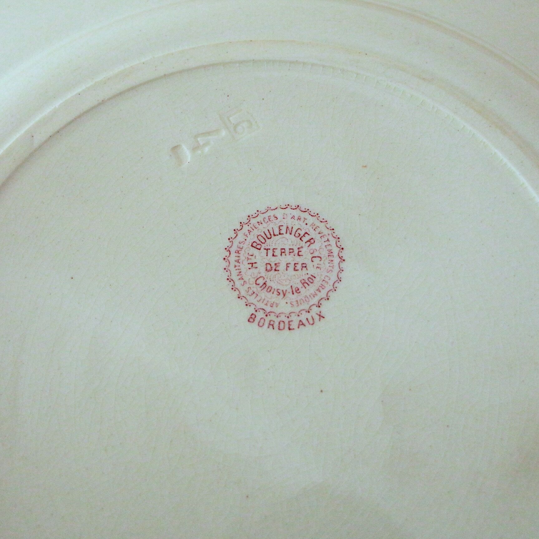Pair of plates red motif Boulenger
