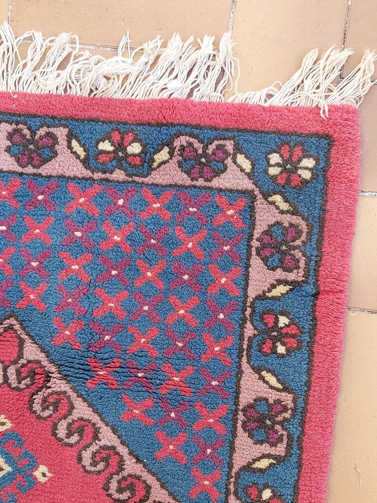 Tunisia hand-woven wool carpet