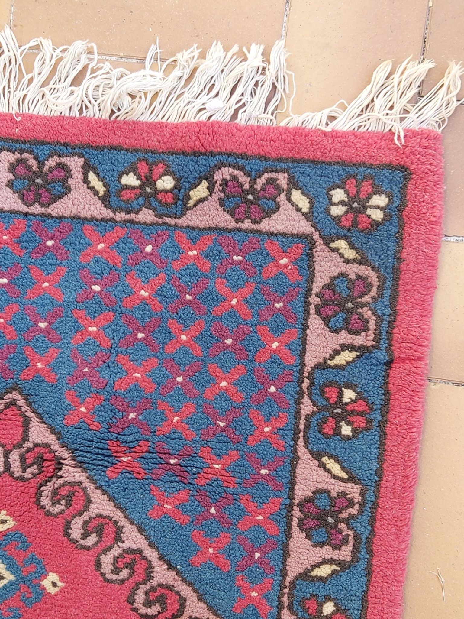 Tunisia hand-woven wool carpet
