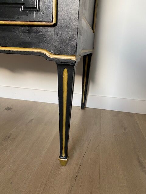 Painted chest of drawers