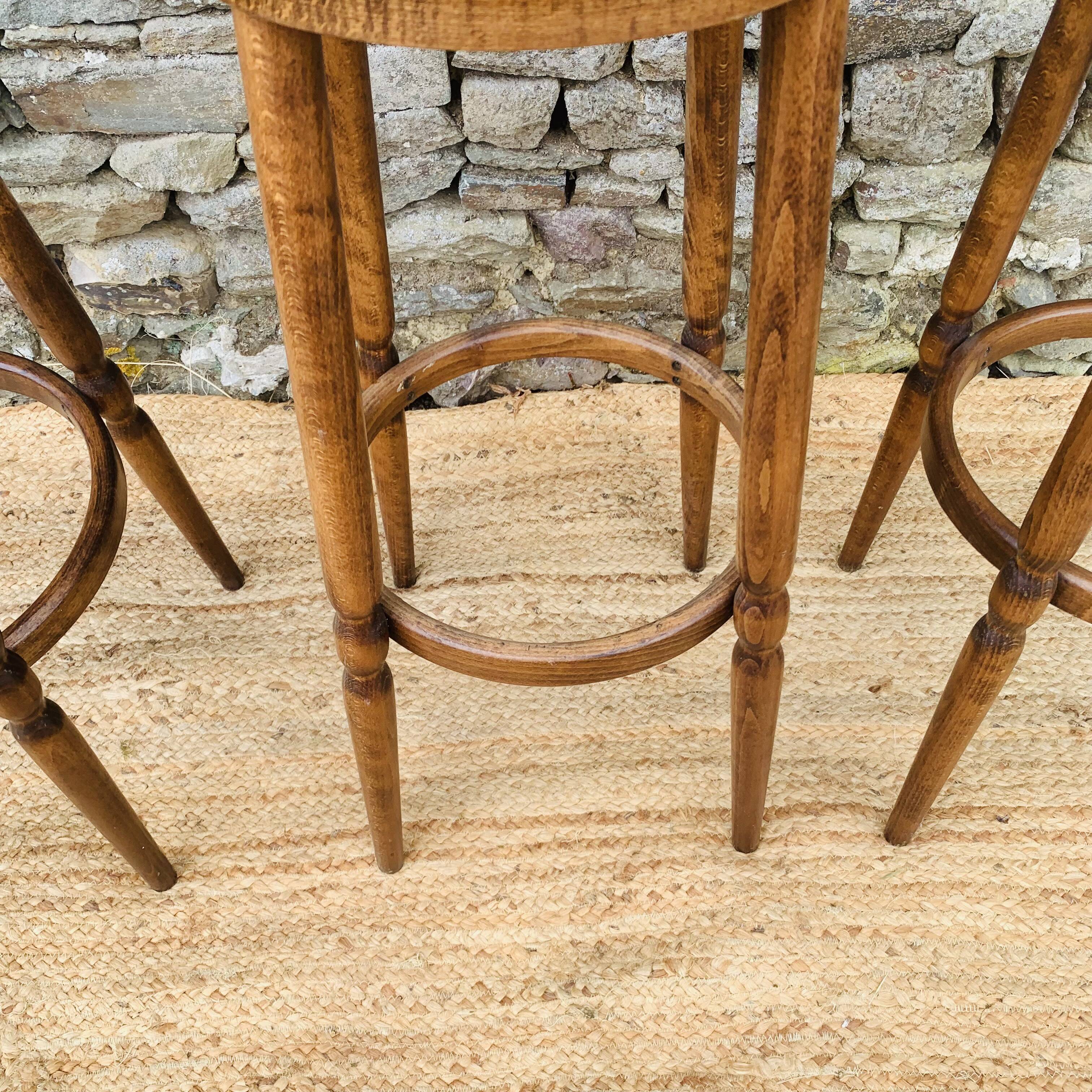 Trio de tabourets hauts de bistrot vintage