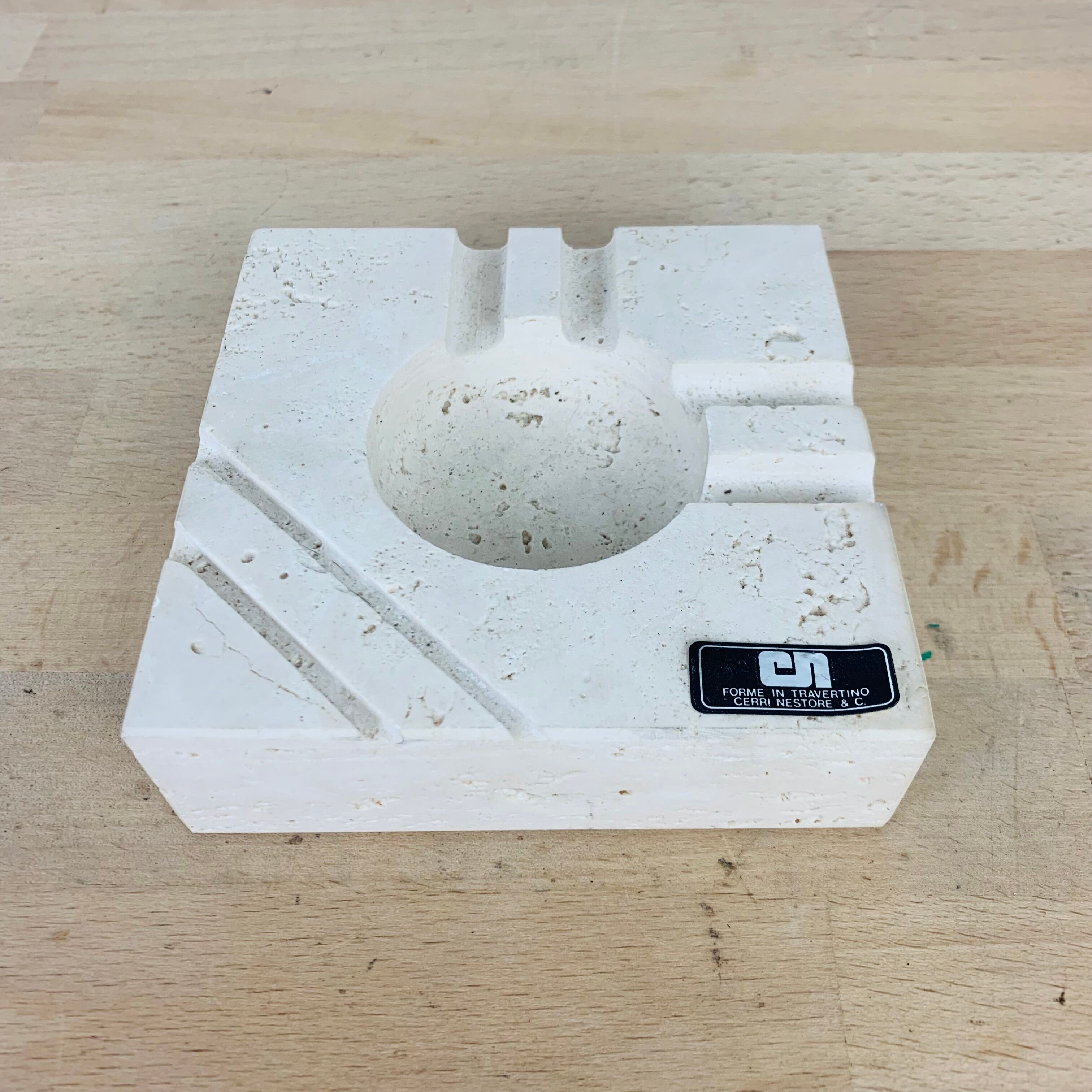 Travertine lighter and ashtray Cerri Nestore