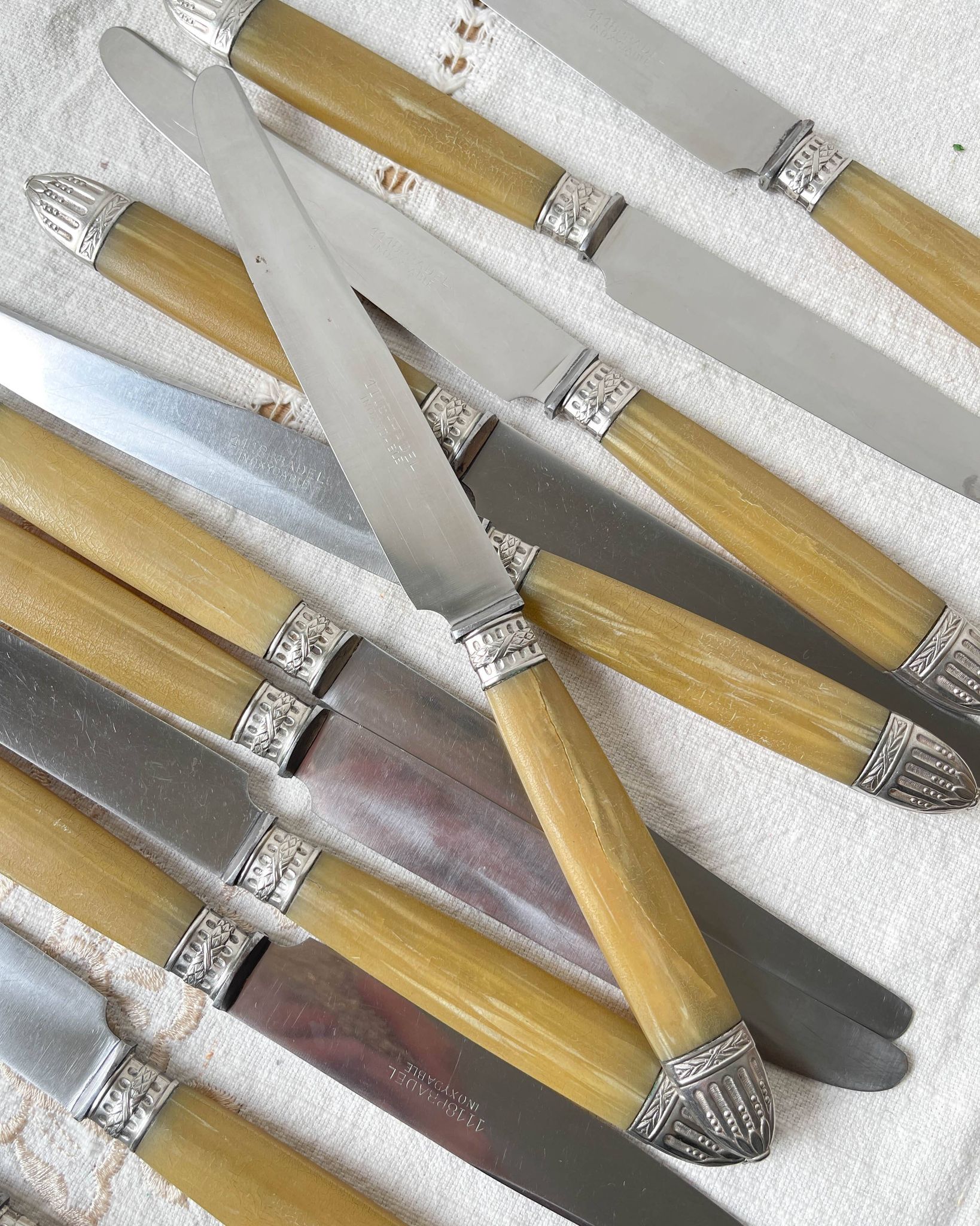 12 vintage Pradel stainless steel bakelite knives