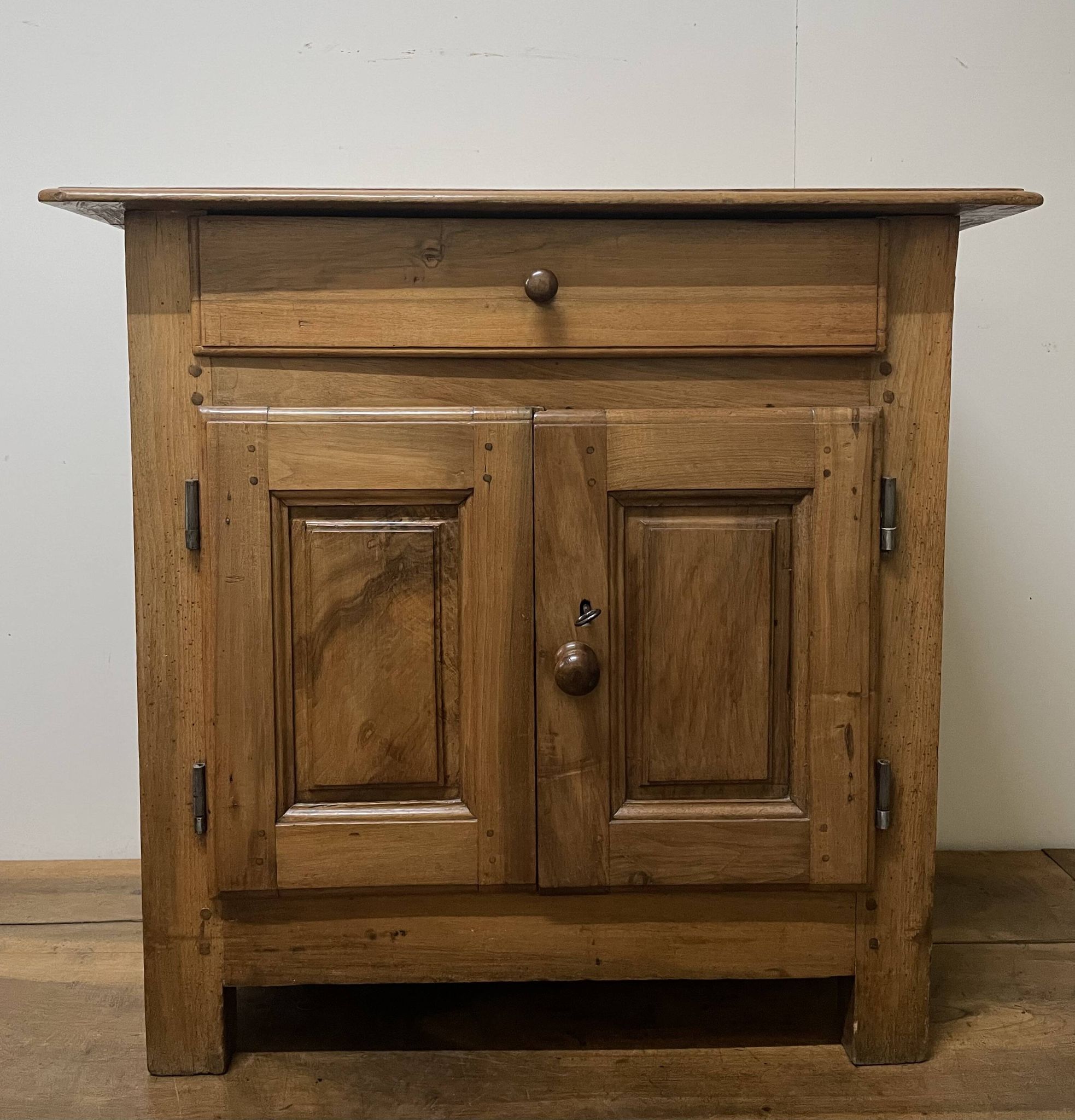Small Community Furniture in Walnut from the end of the 18th century