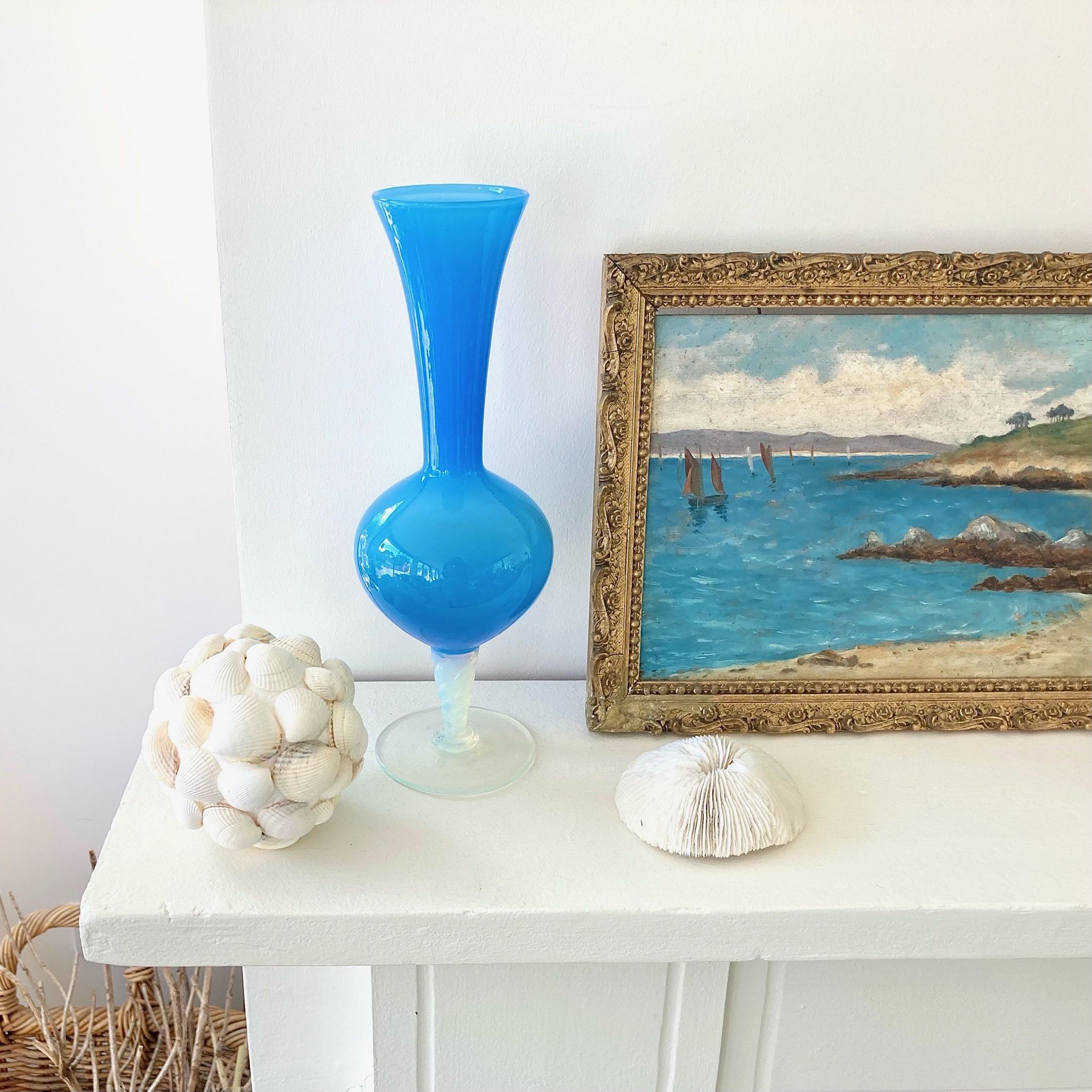 Soliflore opaline vase