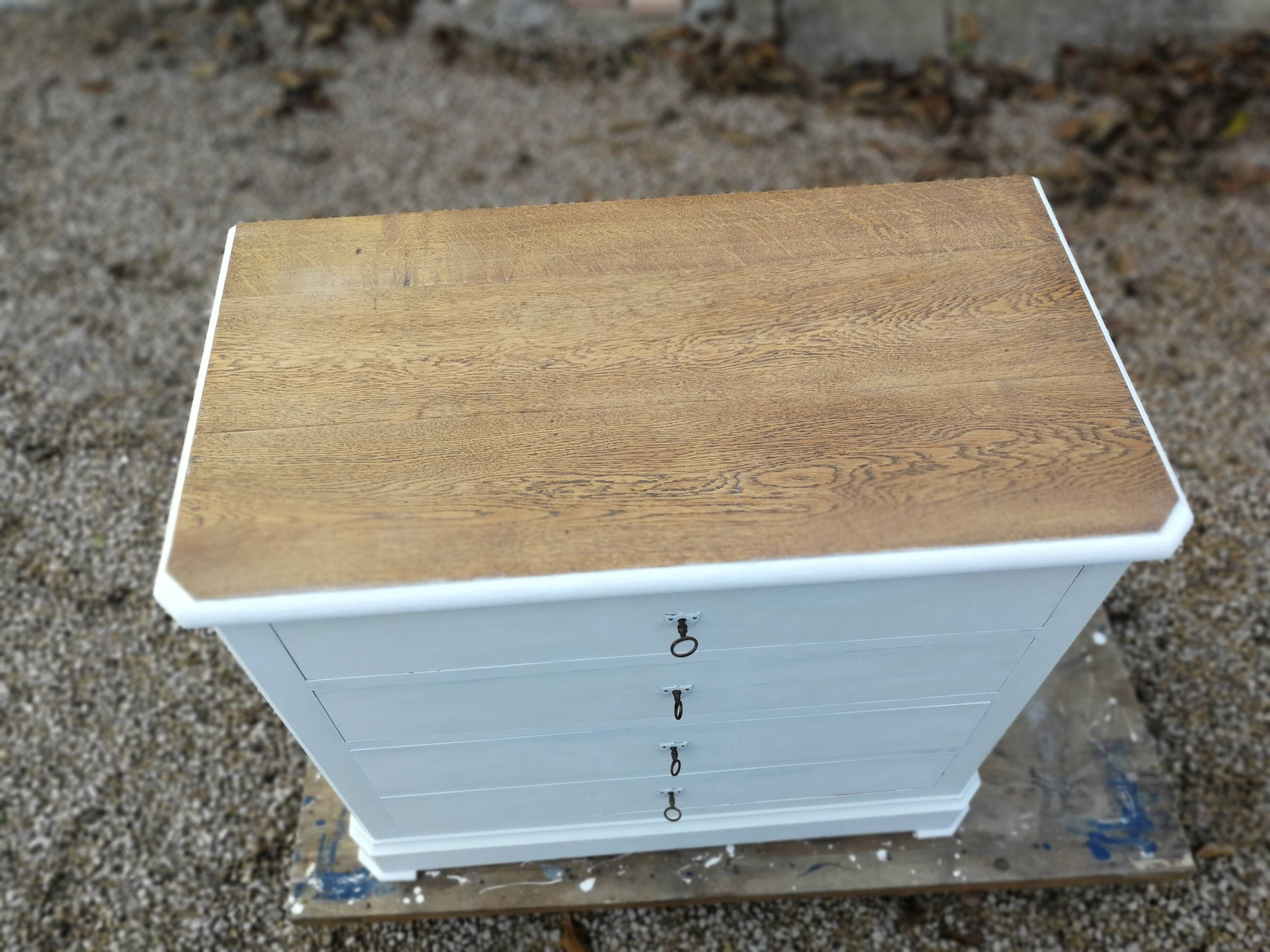 Little Patinated chest of drawers