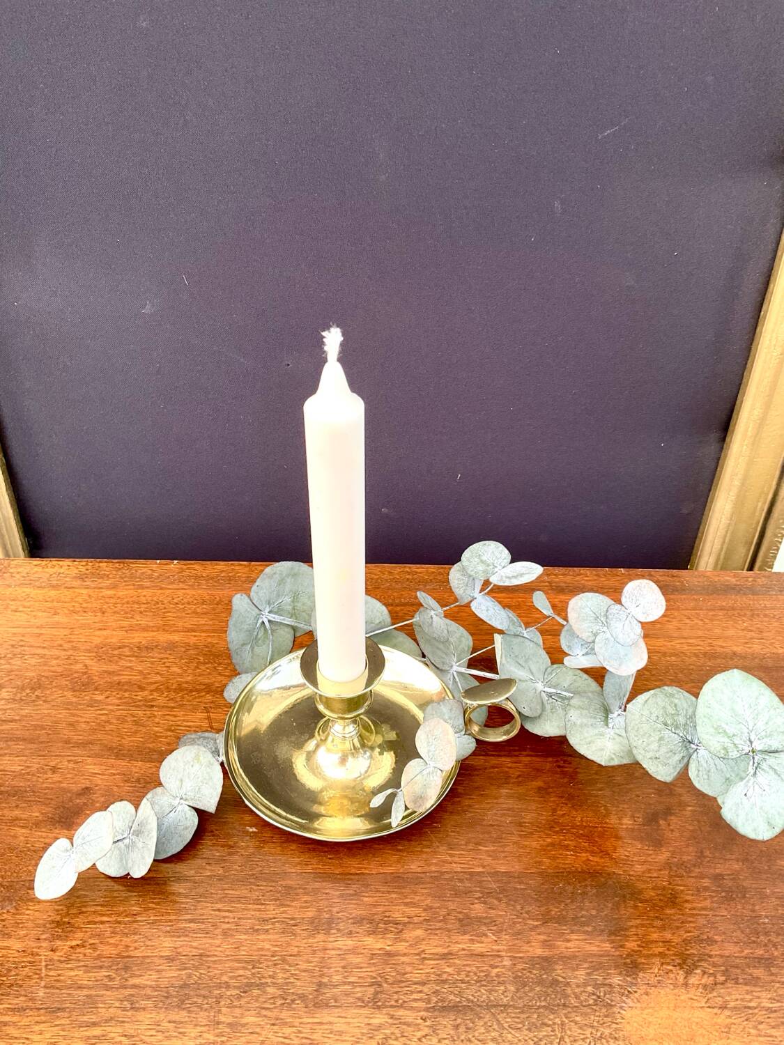 Cellar rat candle holder