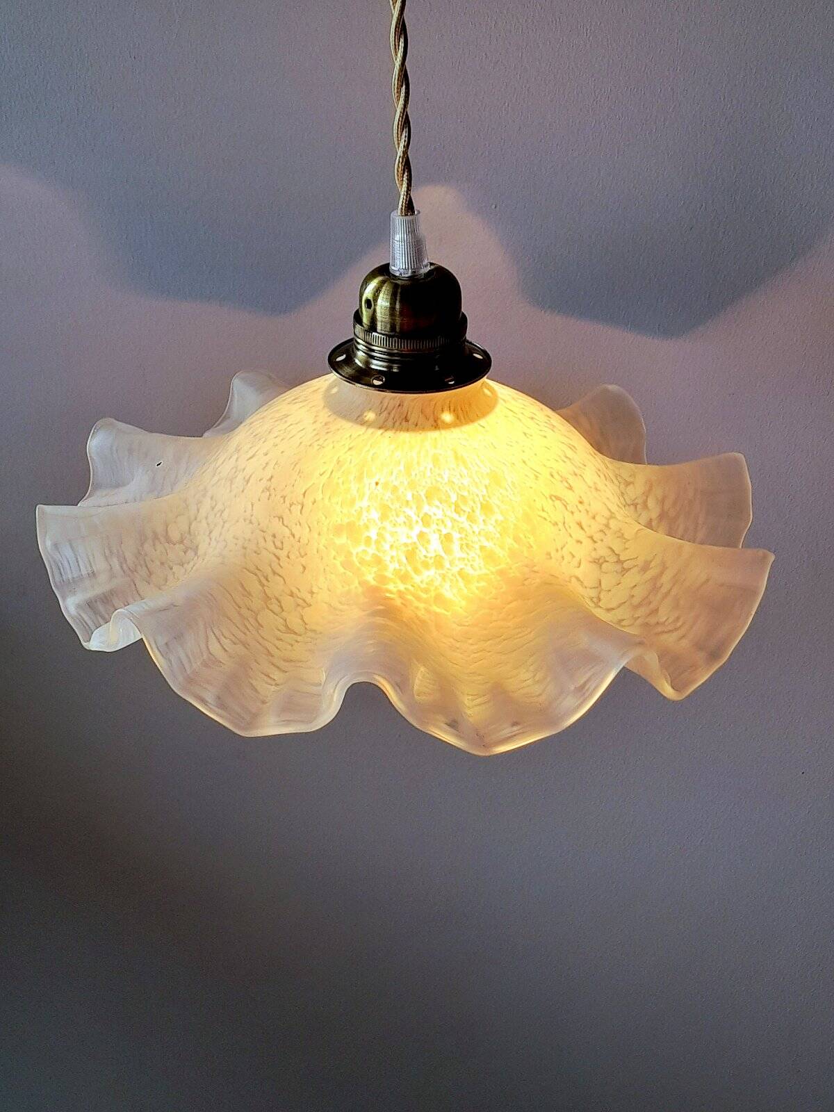 Clichy glass suspension