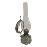 Ancienne lampe à pétrole en verre avec son miroir