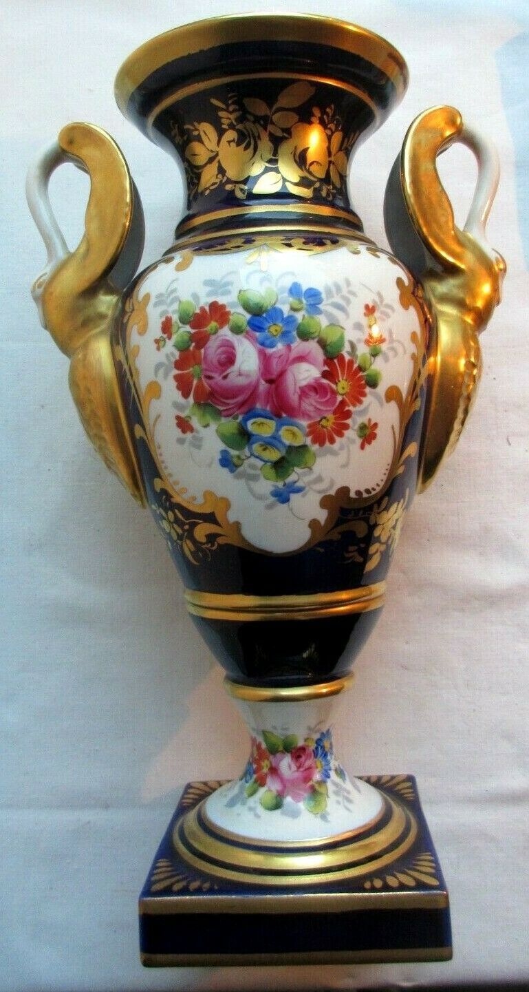 Vase porcelaine de Paris Empire forme balustre anses cygnes Or fin signé Mehun