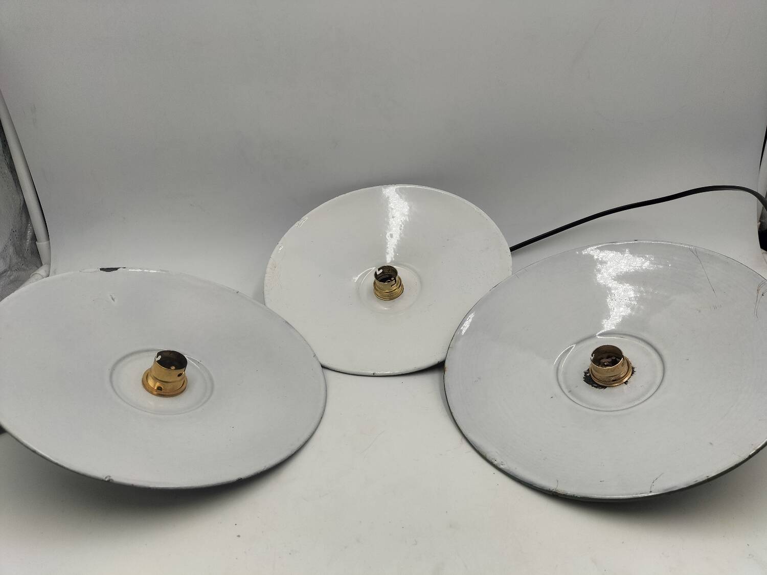 Enamelled sheet metal suspensions