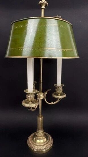 Bronze bouillotte lamp from the 19th century.