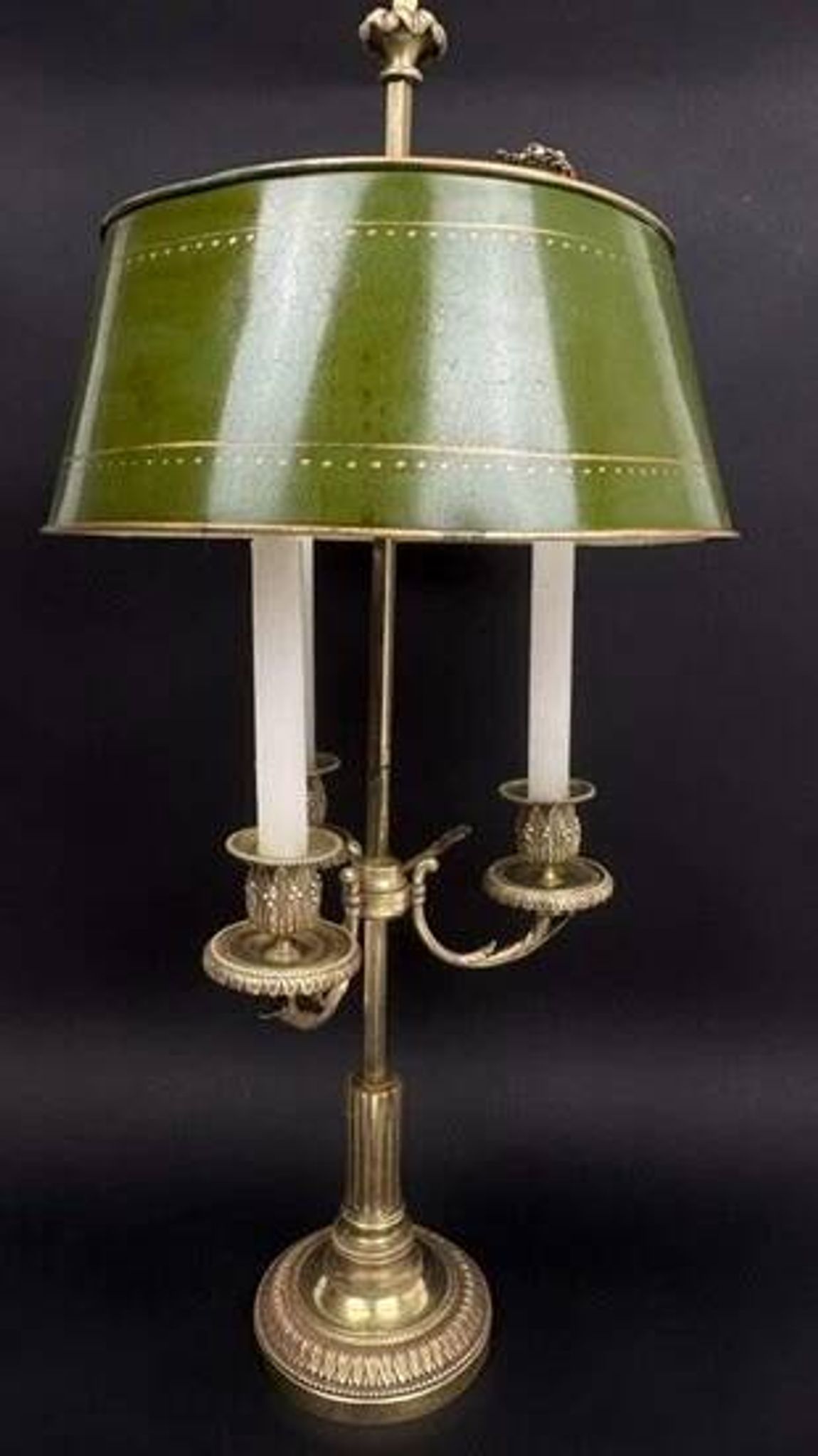 Bronze bouillotte lamp from the 19th century.