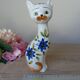 Statuette chat en céramique peint main décor fleurs bleues Japon