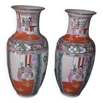 Paire de vases decors asiatique en porcelaine