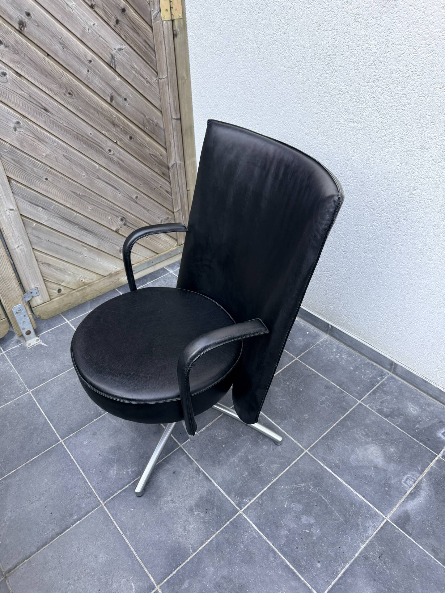 Swivel armchair EJ80B “Partner” – Erik Jørgensen – black leather