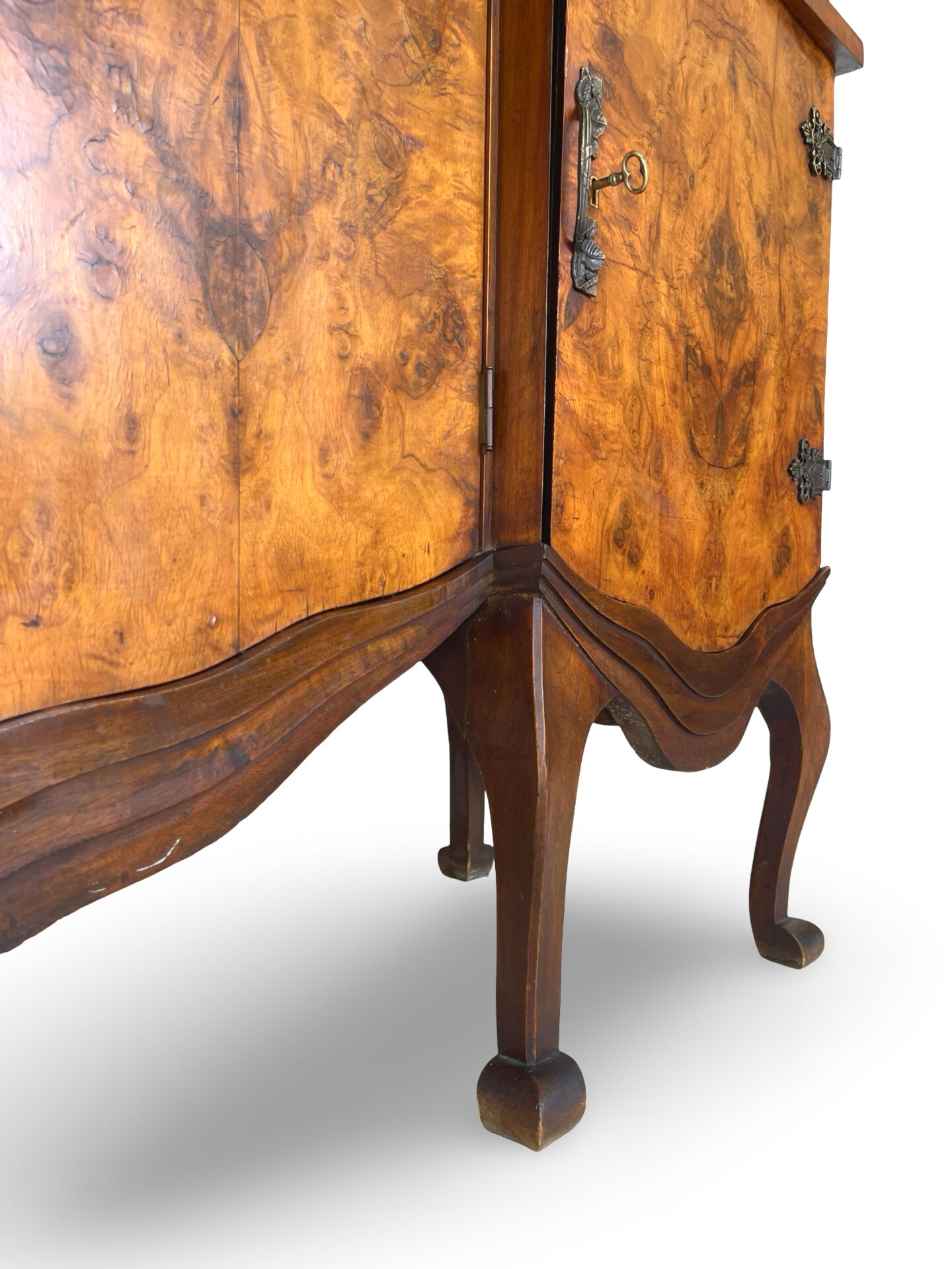 Walnut buffet, antique Italian, 1930s.