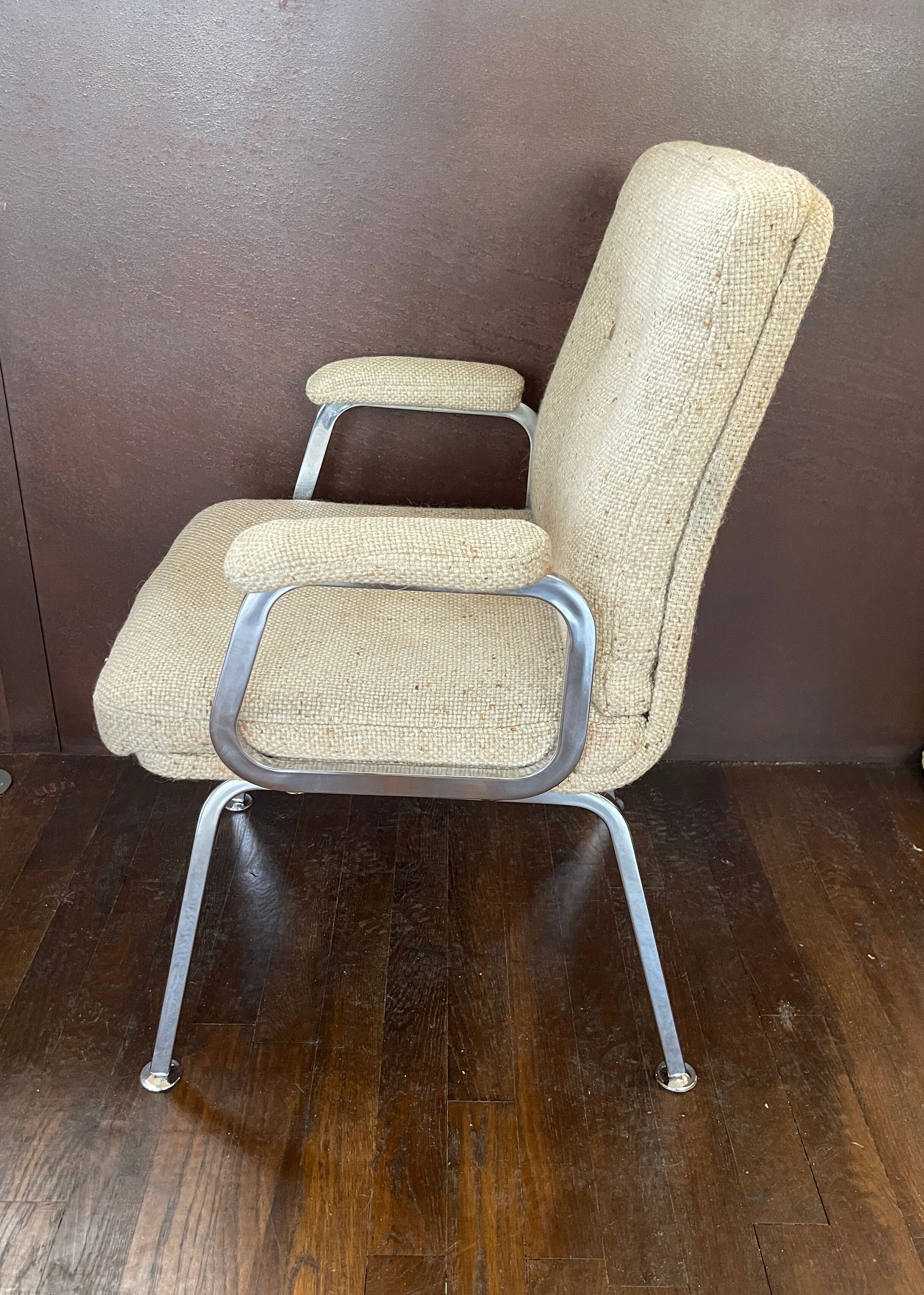 Fauteuil en tissus et métal chromé des années 70/80