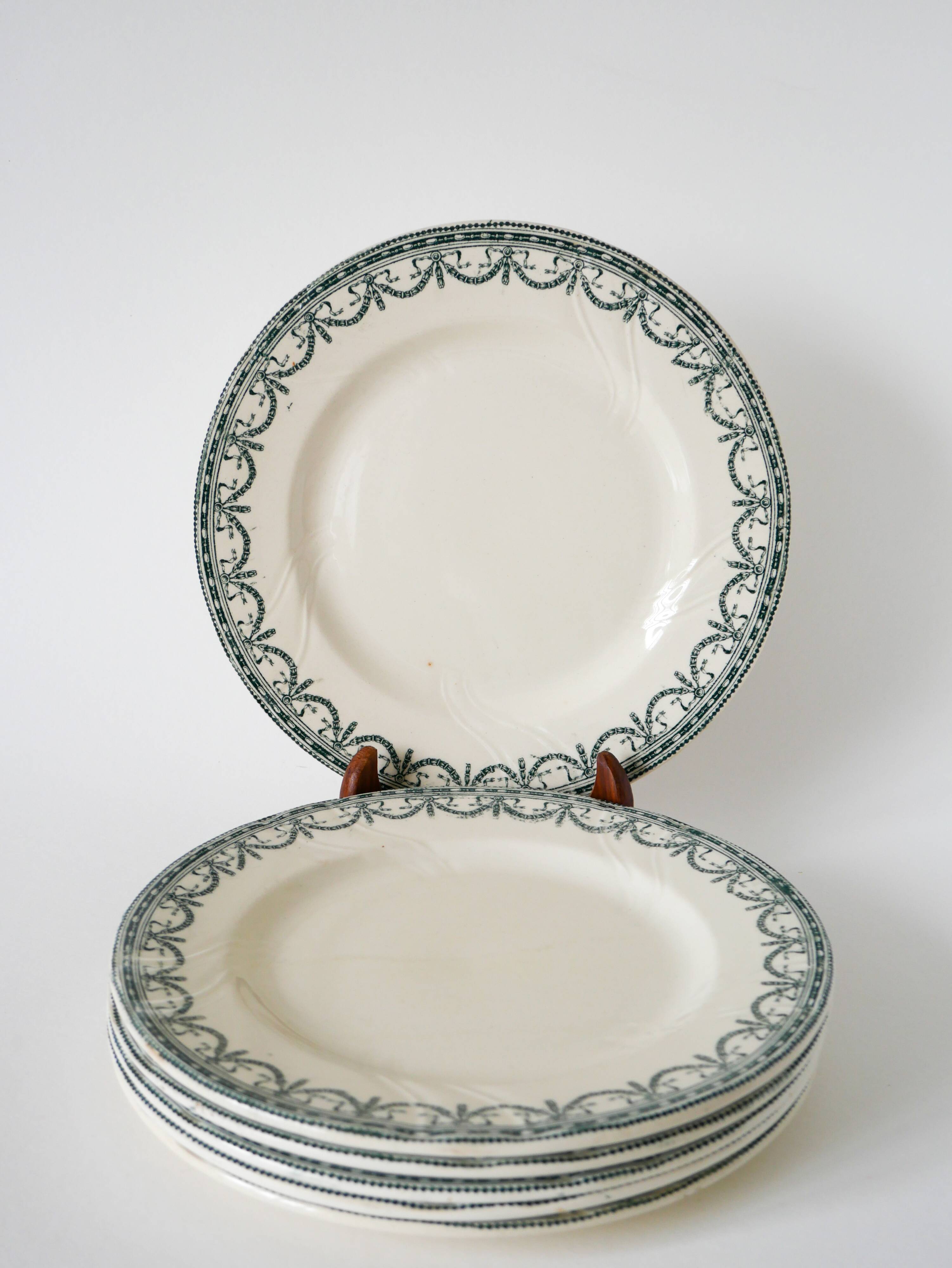 Set of 6 flat plates in Terre de Fer Salins, "Guirlandes" model