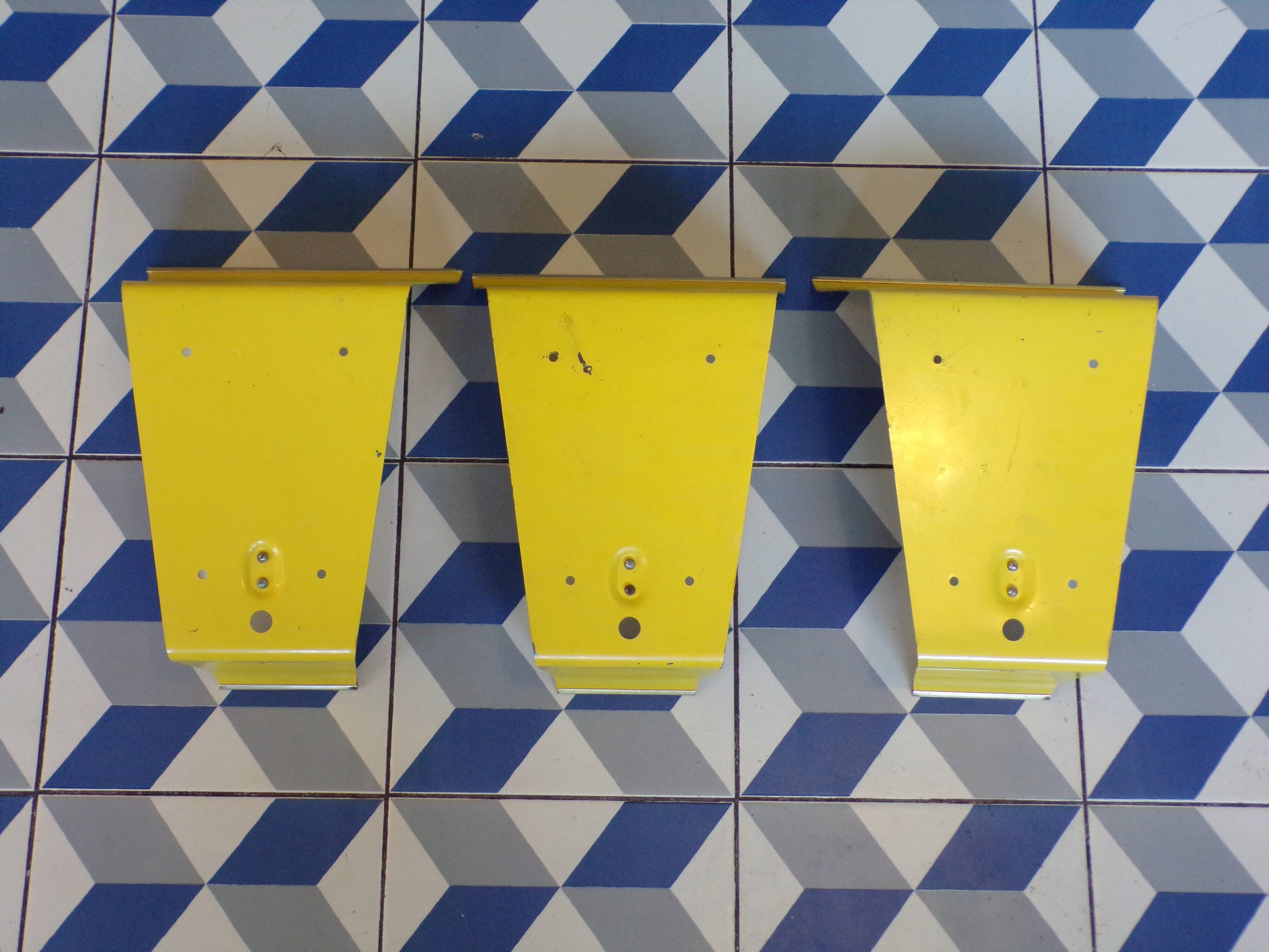 Trio d'appliques modernistes en tôle