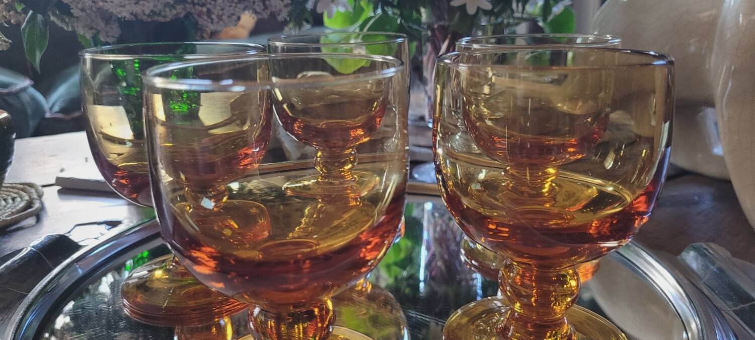 Verres à pied 70's ambré