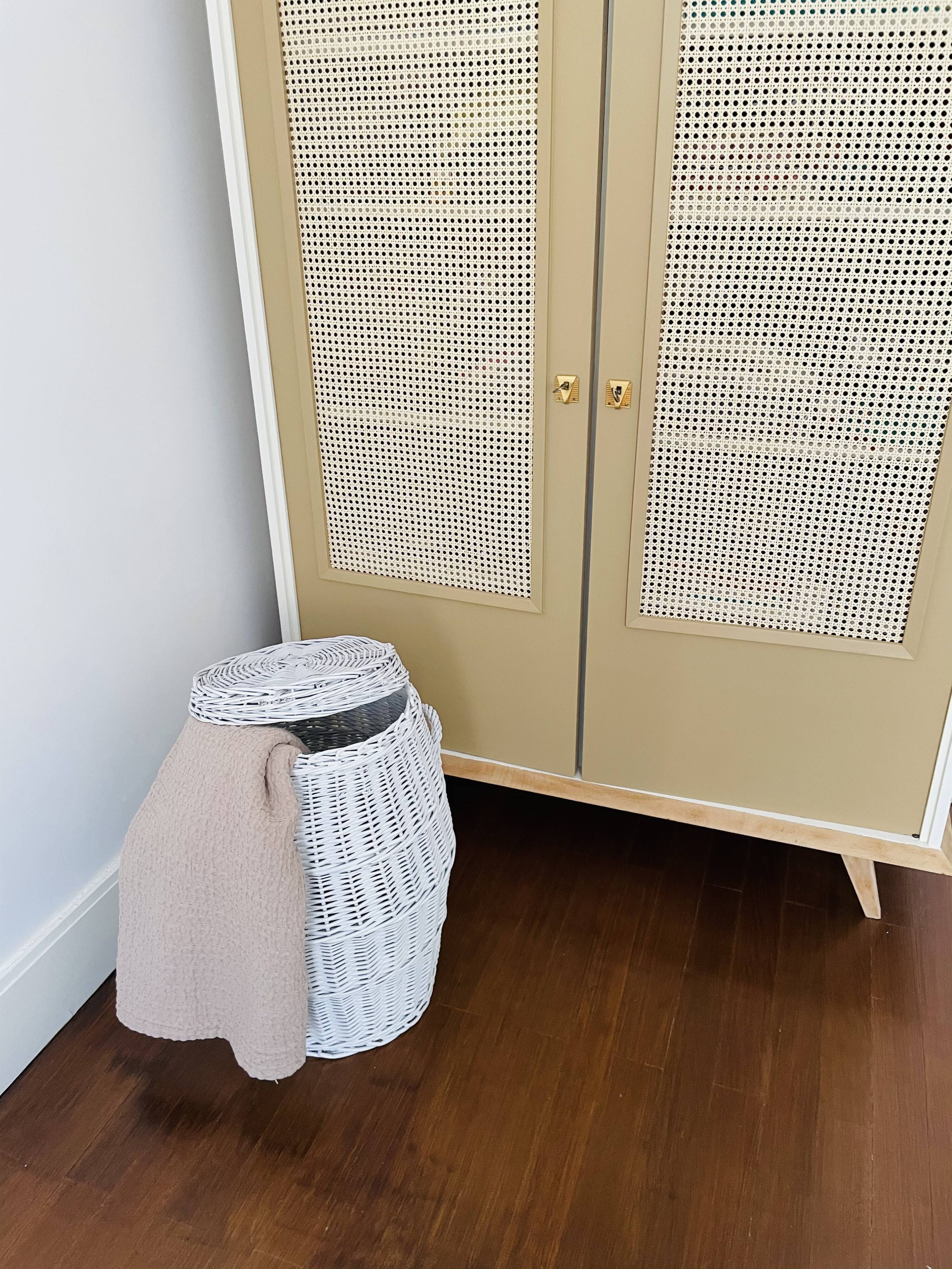 White wicker laundry basket