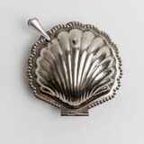 Elegant silver-tone Italian vintage 1960s shell-shaped sugar bowl with spoon