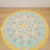 Round tablecloth and 6 napkins with vintage flower patterns