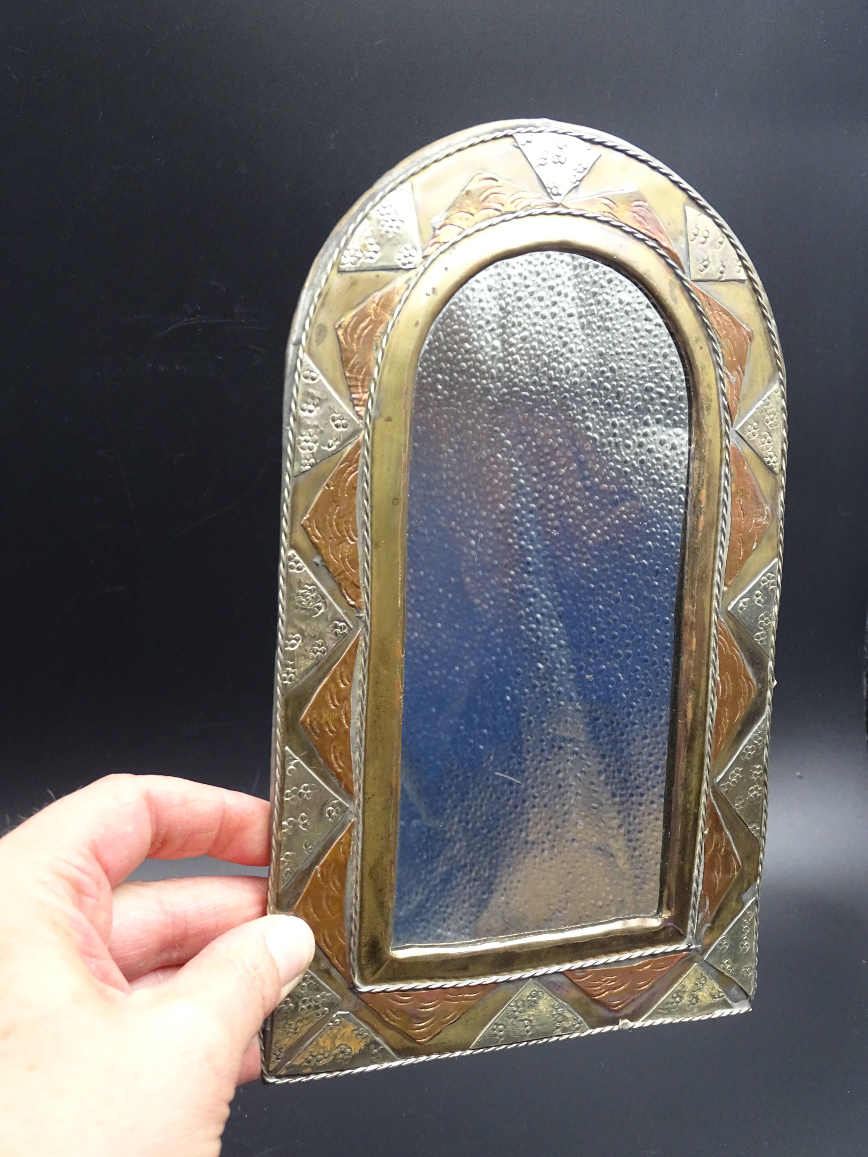 Oriental mirror in worked copper 24x15cm