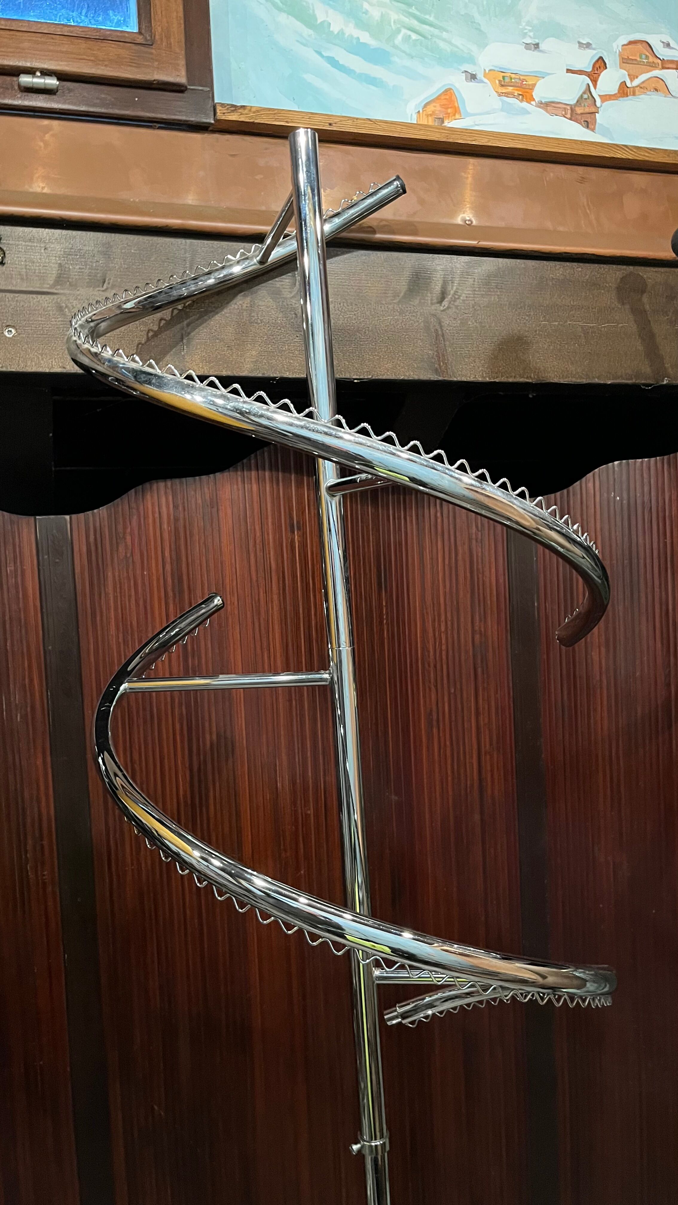 Vintage swivel spiral holder