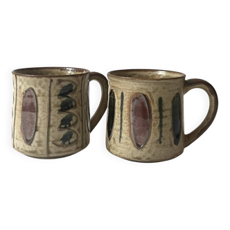 Set of 2 glazed ceramic coffee mugs from around 1970.