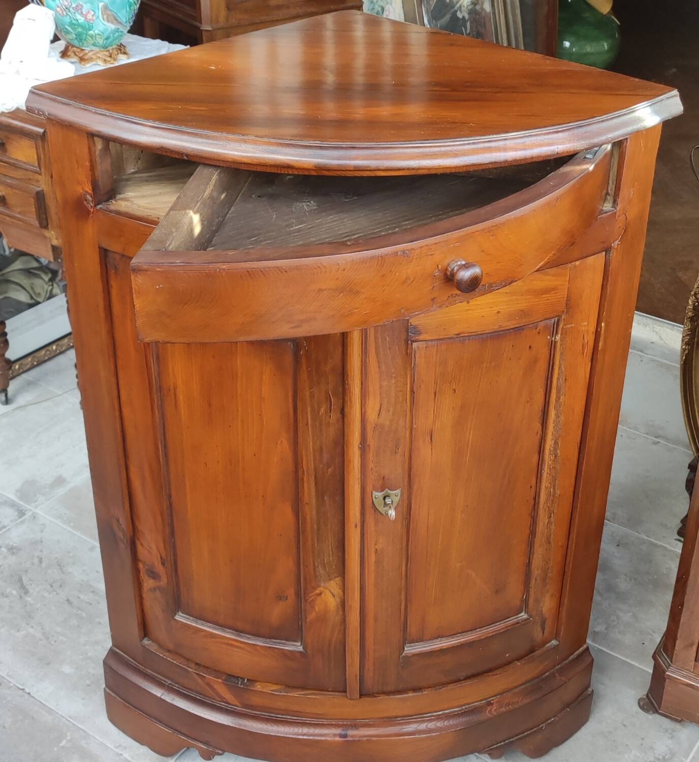 Old corner furniture/old corner