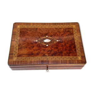 Boîte à jeux marqueterie
