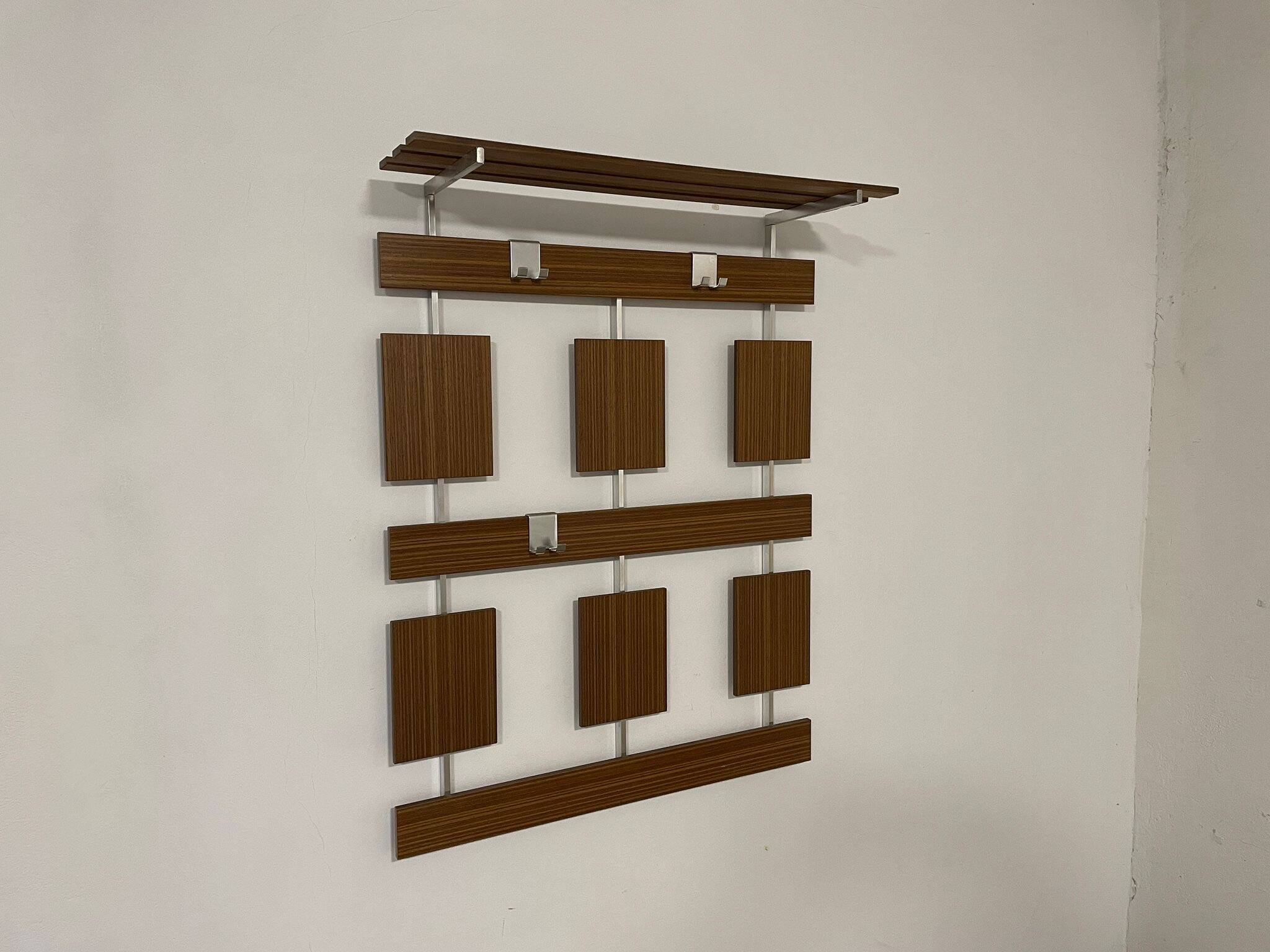 Wall coat rack