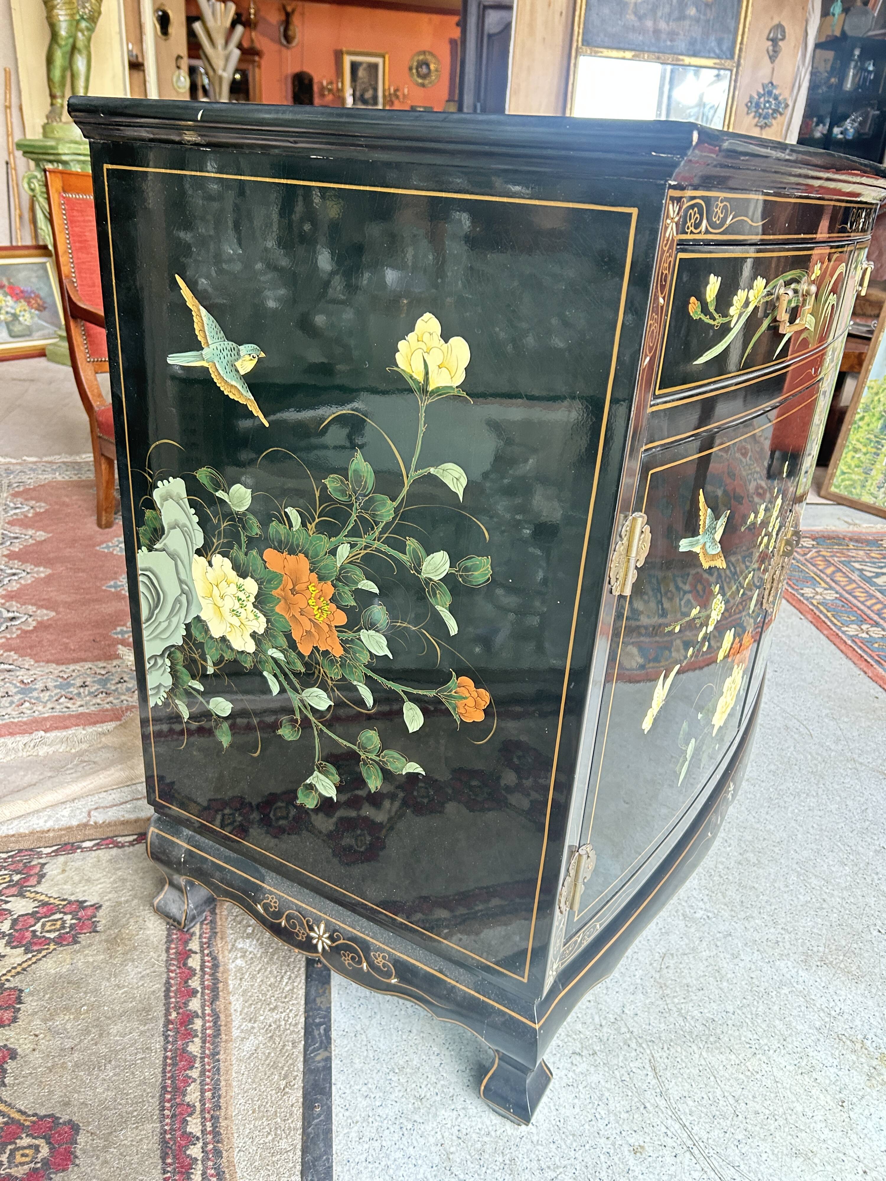 Chinese buffet with 2 doors and 2 drawers in black lacquer.